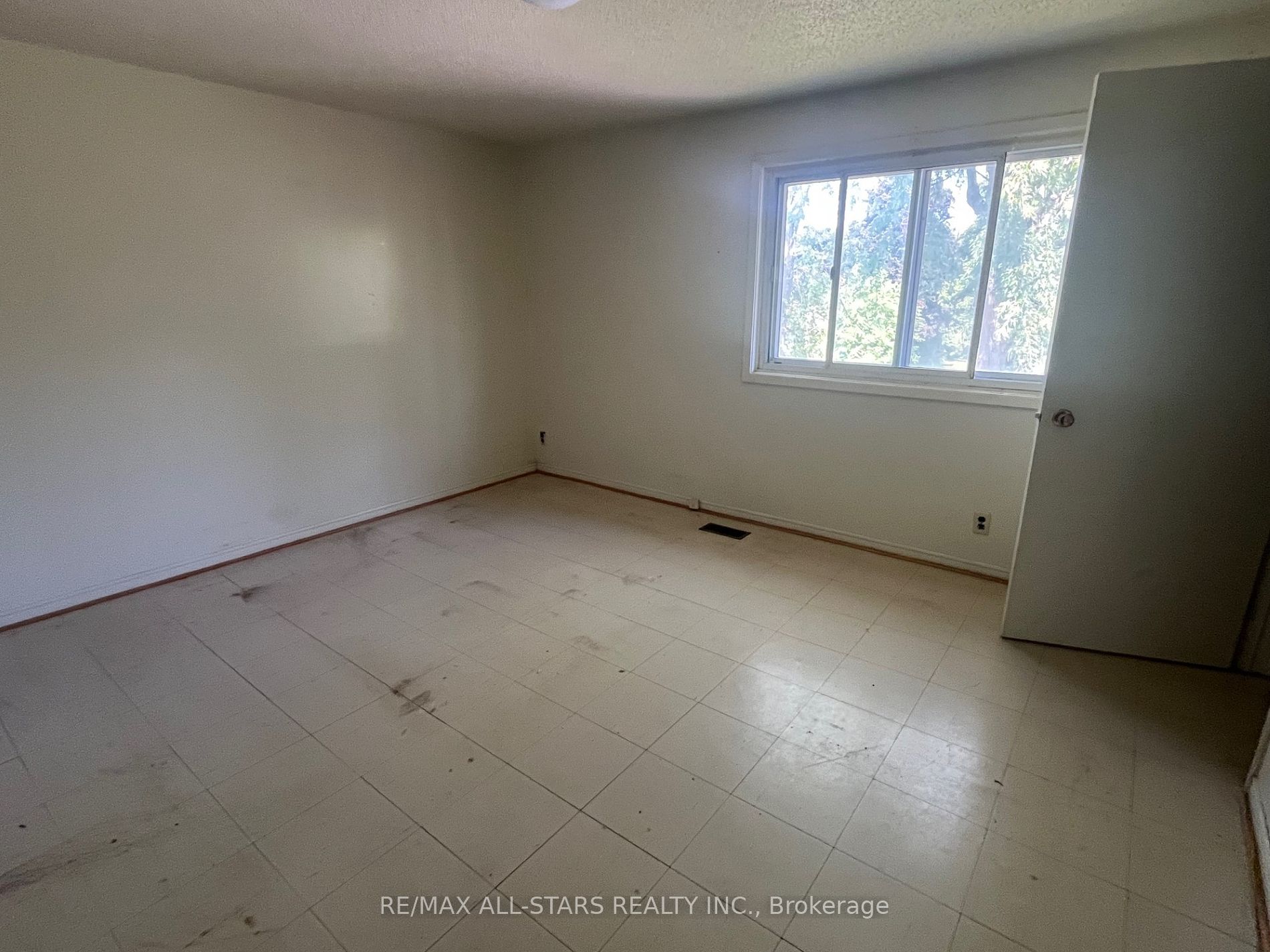 41 Maryknoll Ave Property Photo 5