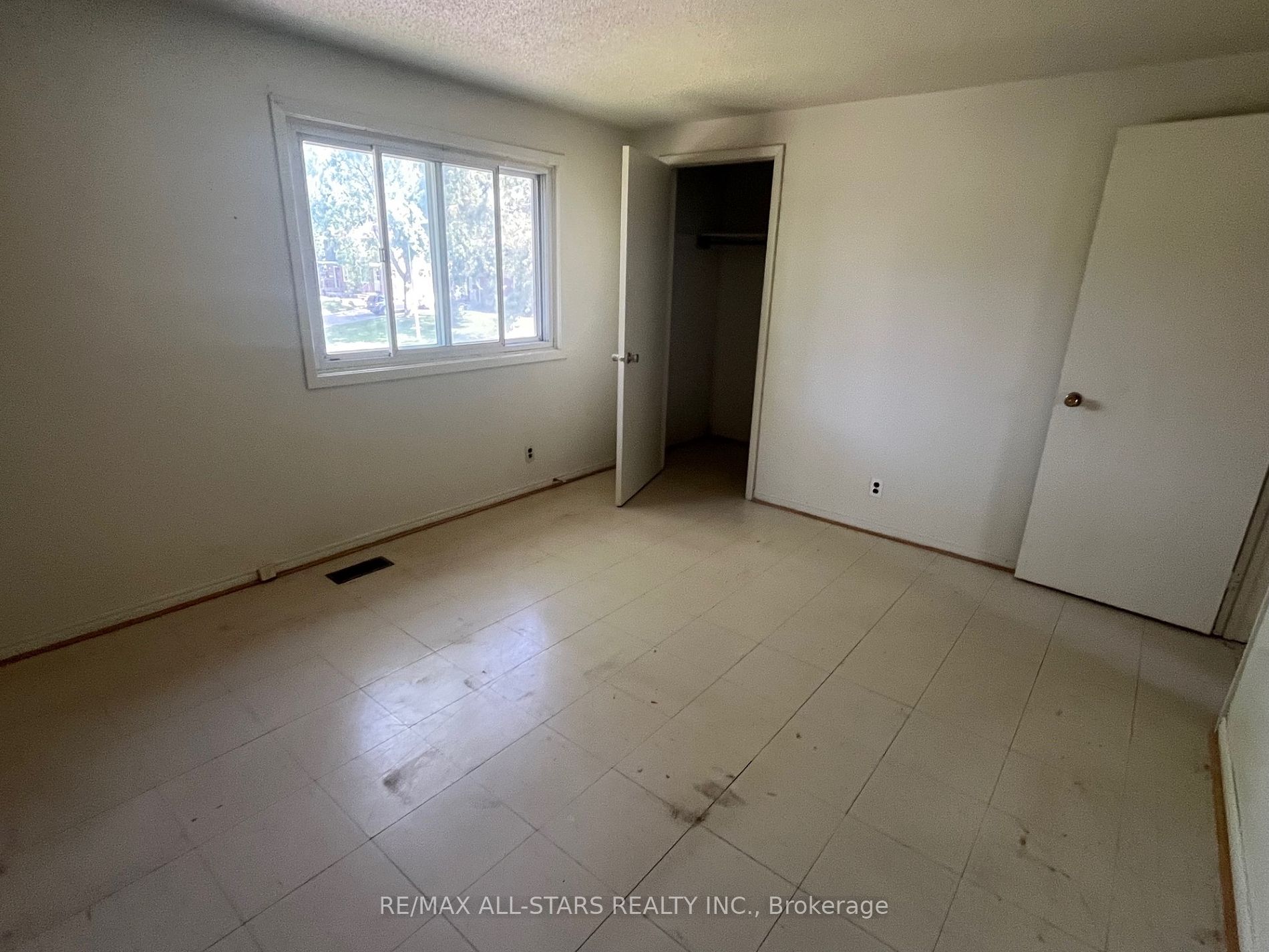 41 Maryknoll Ave Property Photo 6