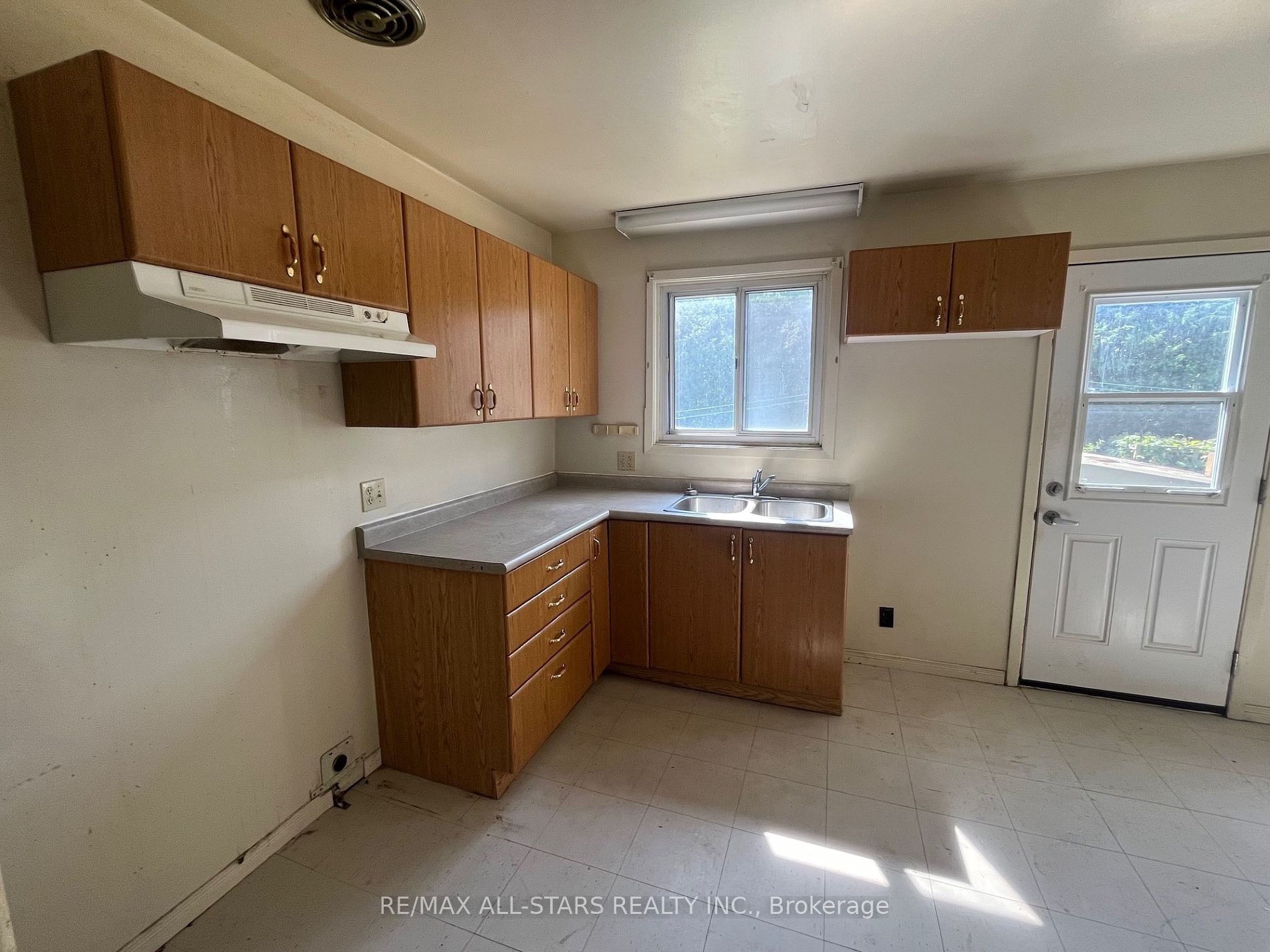 41 Maryknoll Ave Property Photo 11