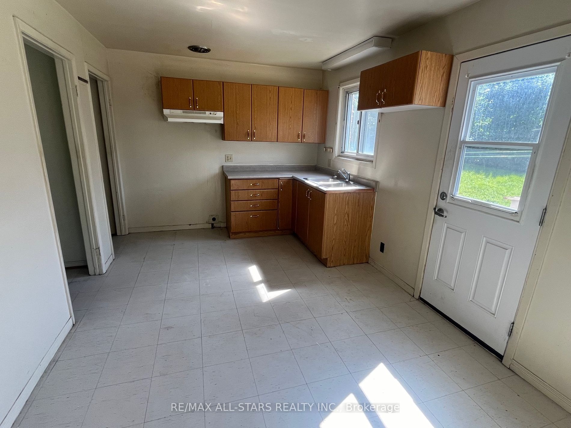 41 Maryknoll Ave Property Photo 13