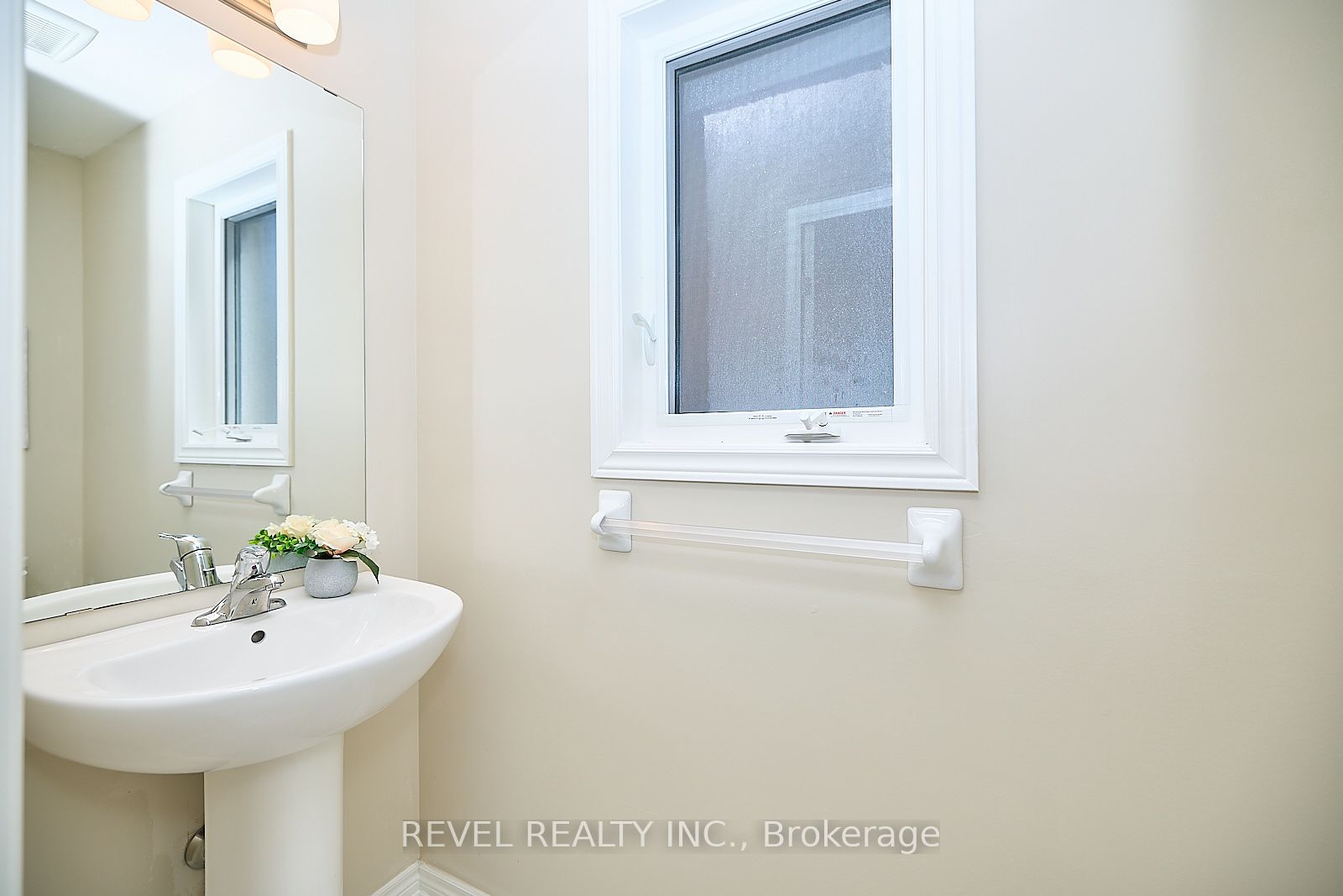 4468 Shuttleworth Dr Property Photo 4