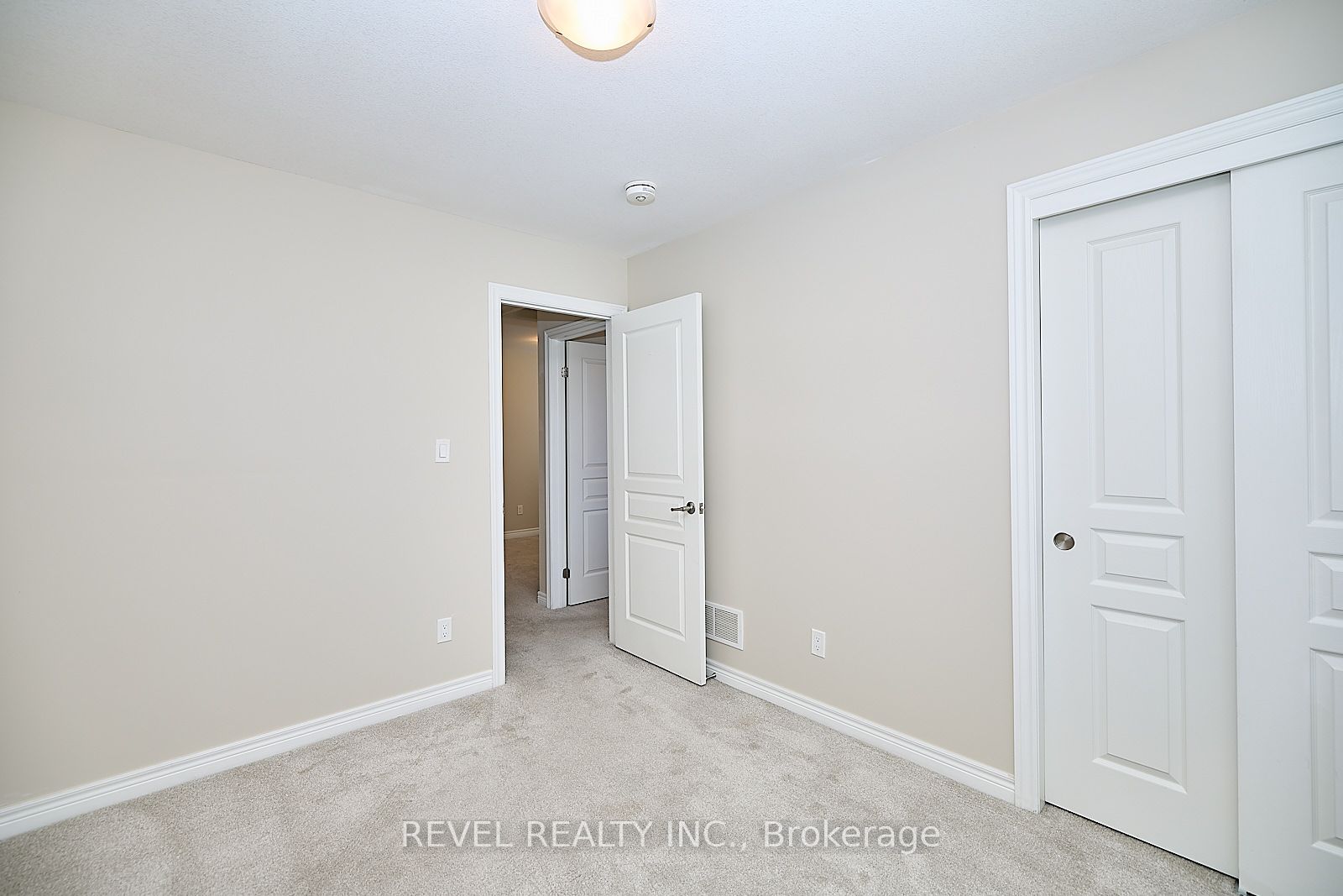 4468 Shuttleworth Dr Property Photo 8