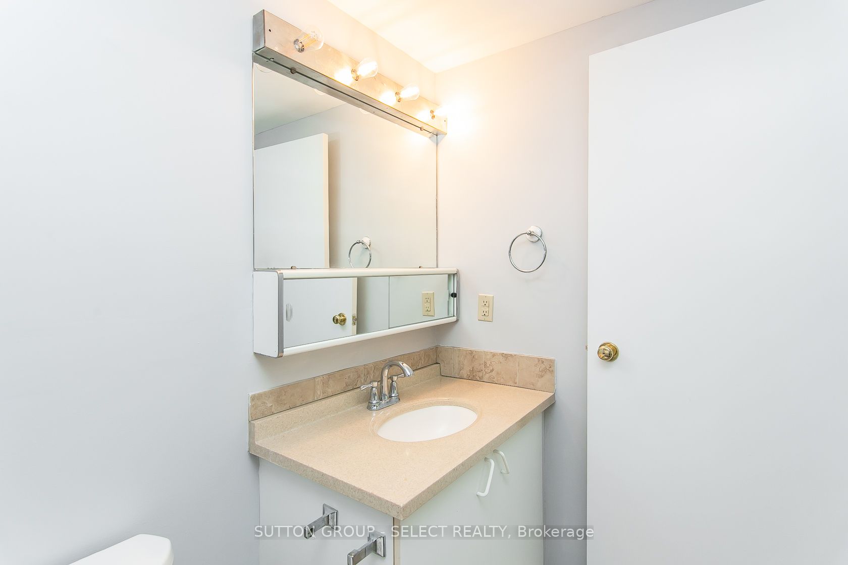 15 Hofstetter Ave 20 Property Photo 13