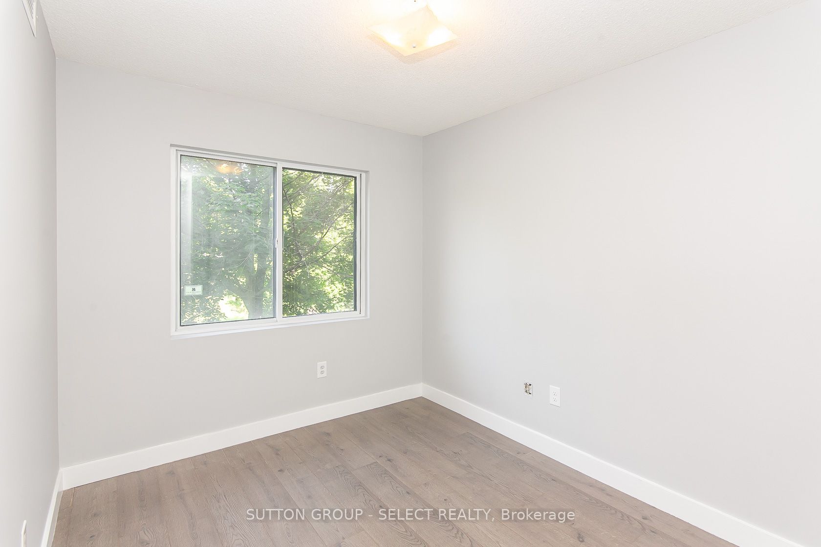 15 Hofstetter Ave 20 Property Photo 14