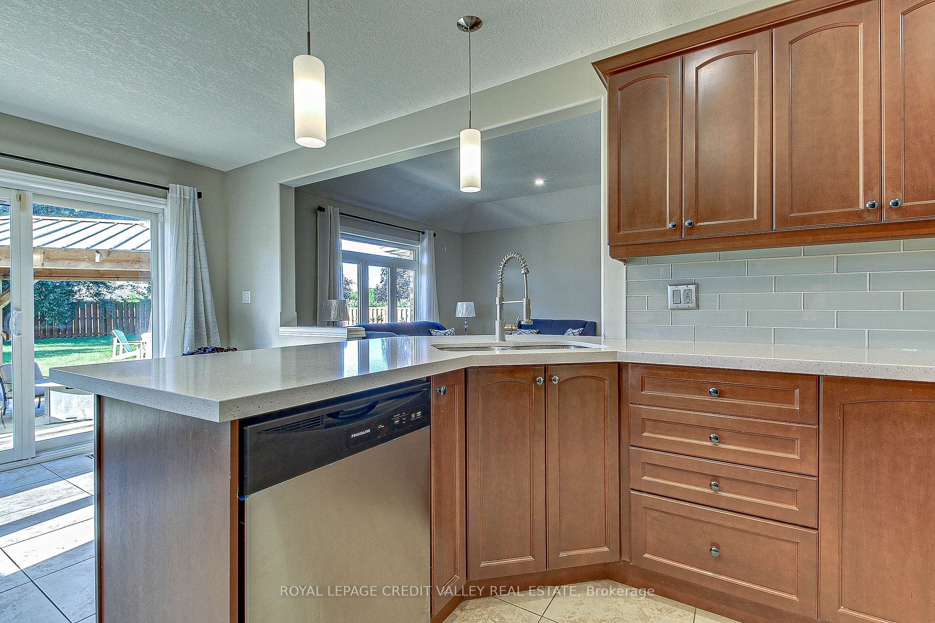 123 Coulas Cres Property Photo 2
