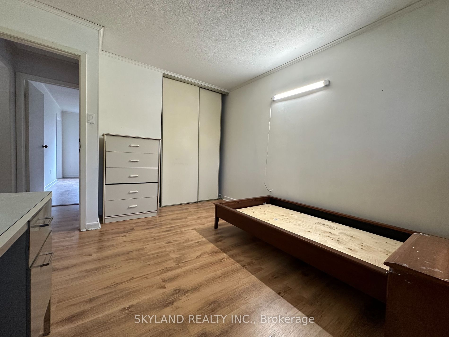 121 University Ave E 72 Property Photo 6