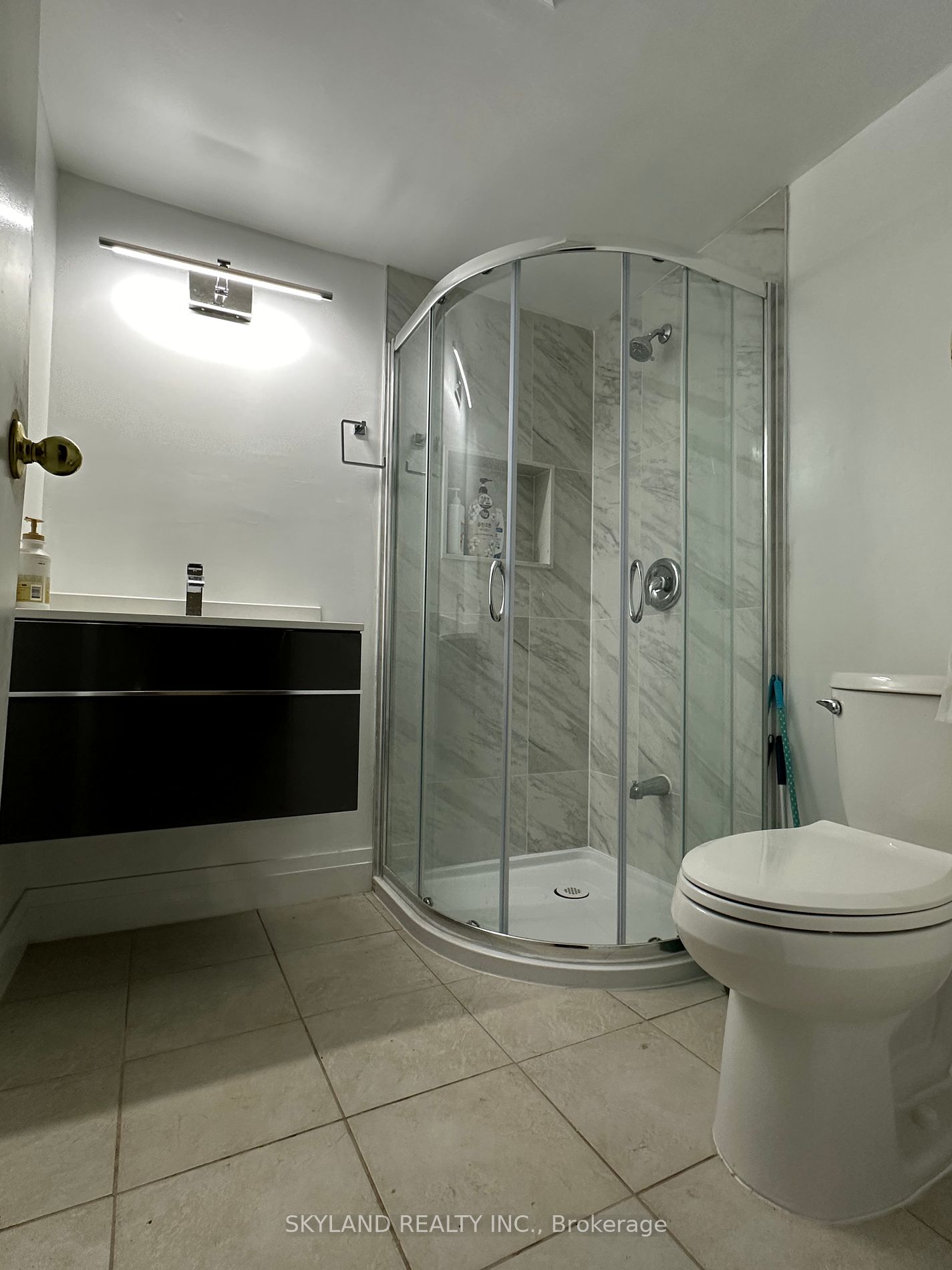 121 University Ave E 72 Property Photo 10