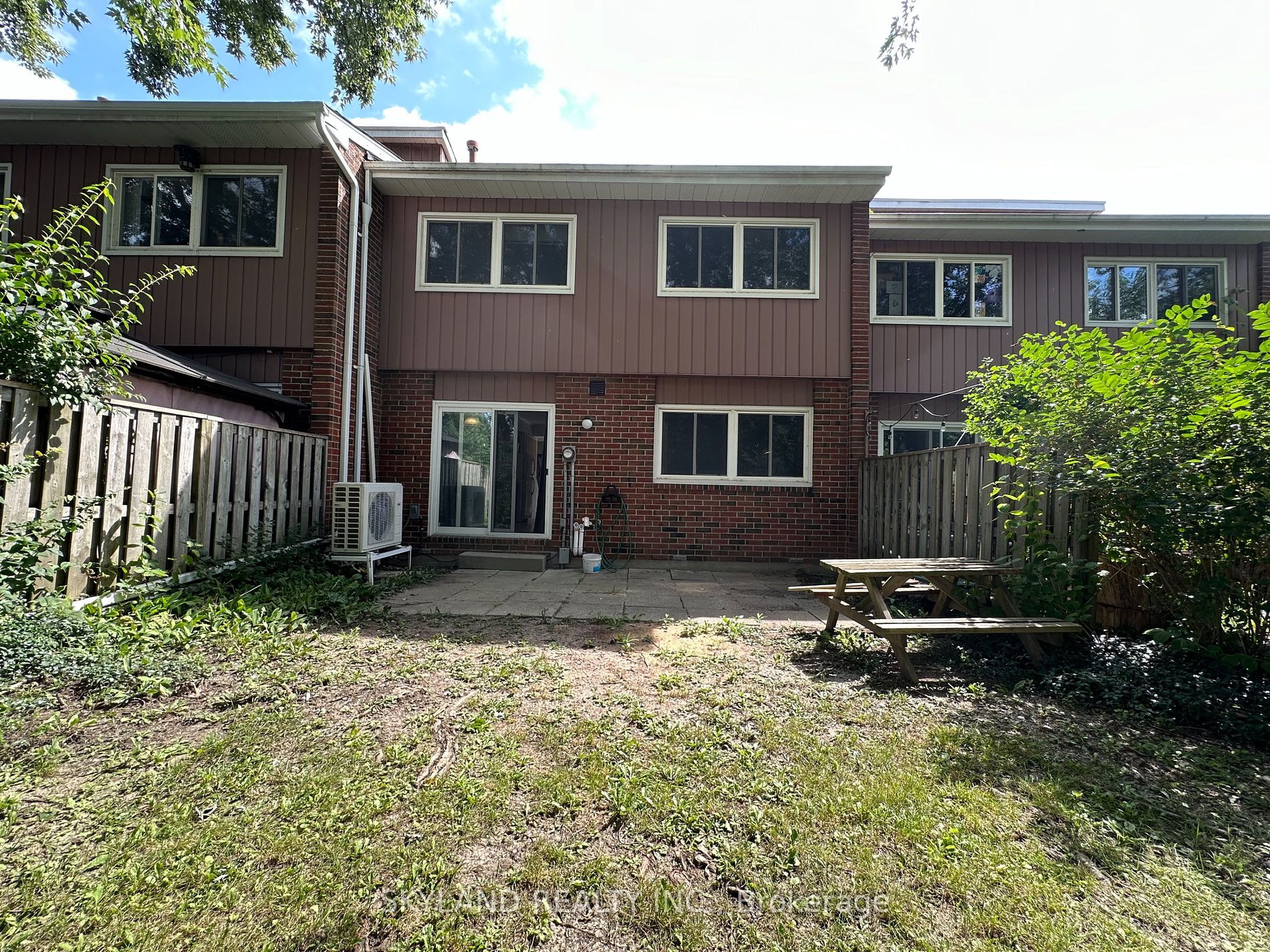 121 University Ave E 72 Property Photo 11