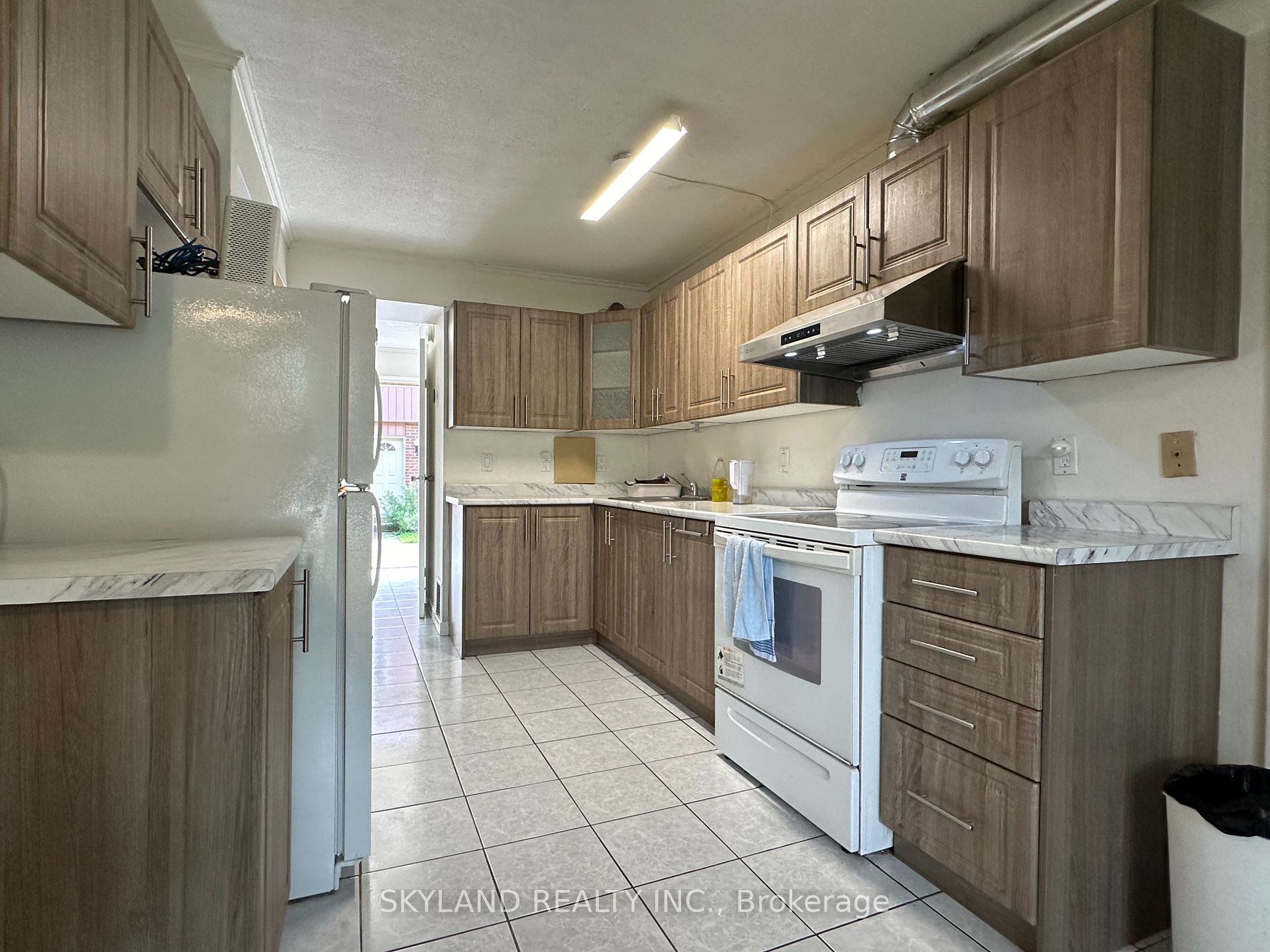 121 University Ave E 72 Property Photo 13