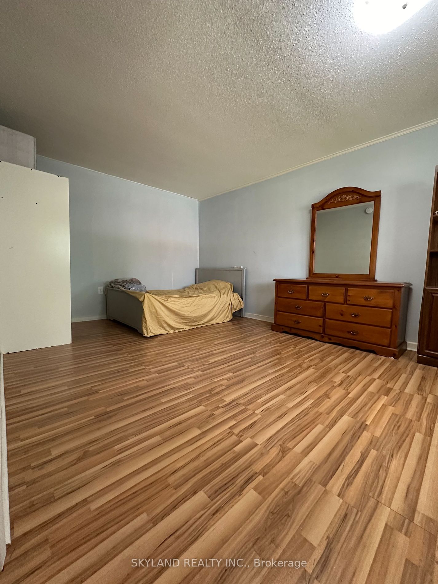 121 University Ave E 72 Property Photo 17
