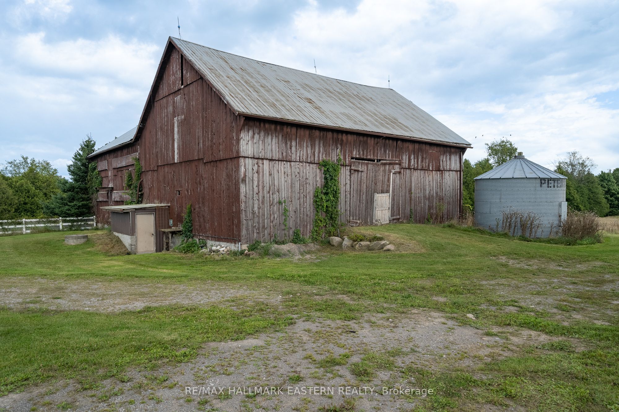 440 County Rd 40 Property Photo 30