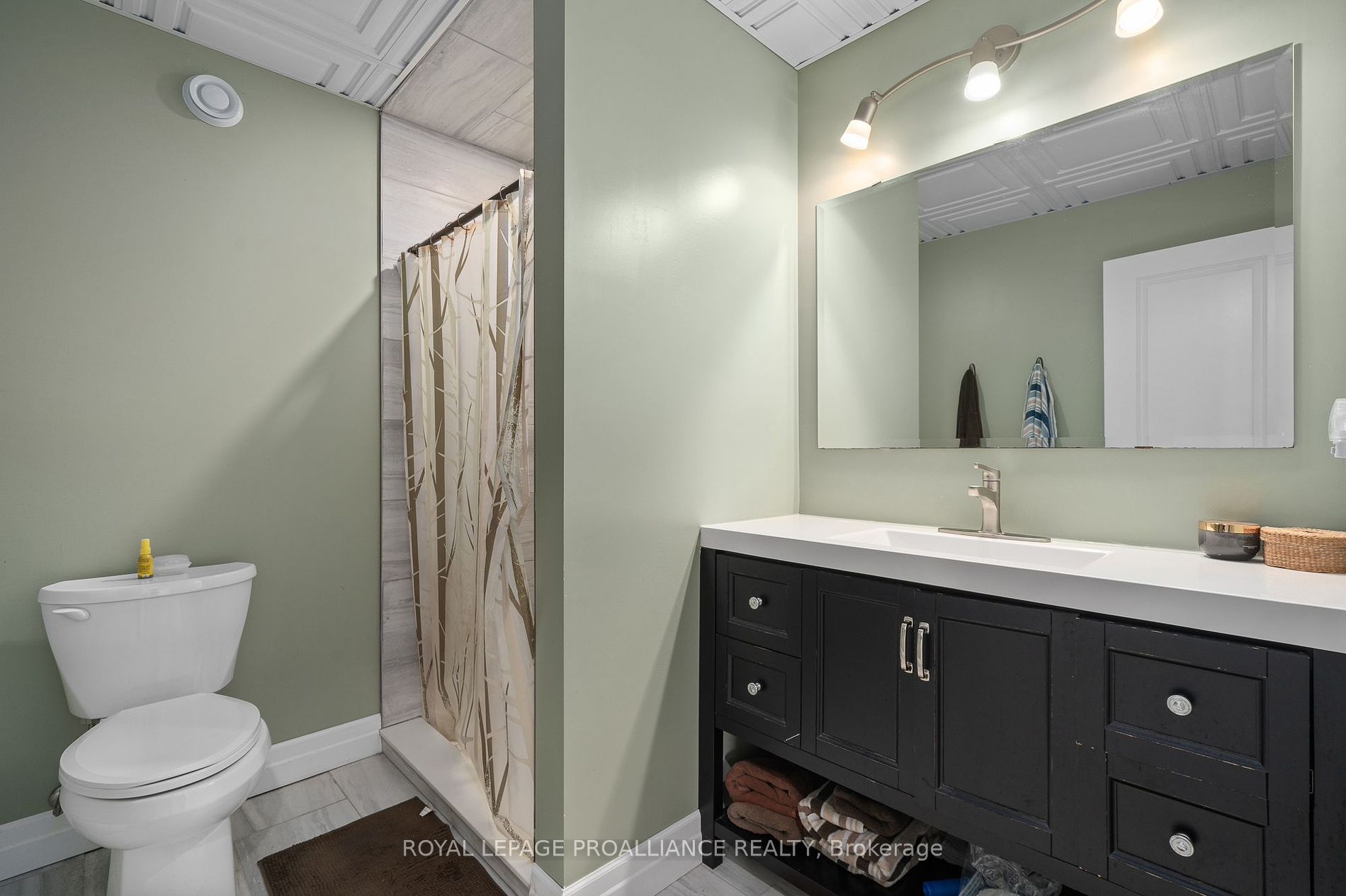 2263 Victoria Rd Property Photo 2