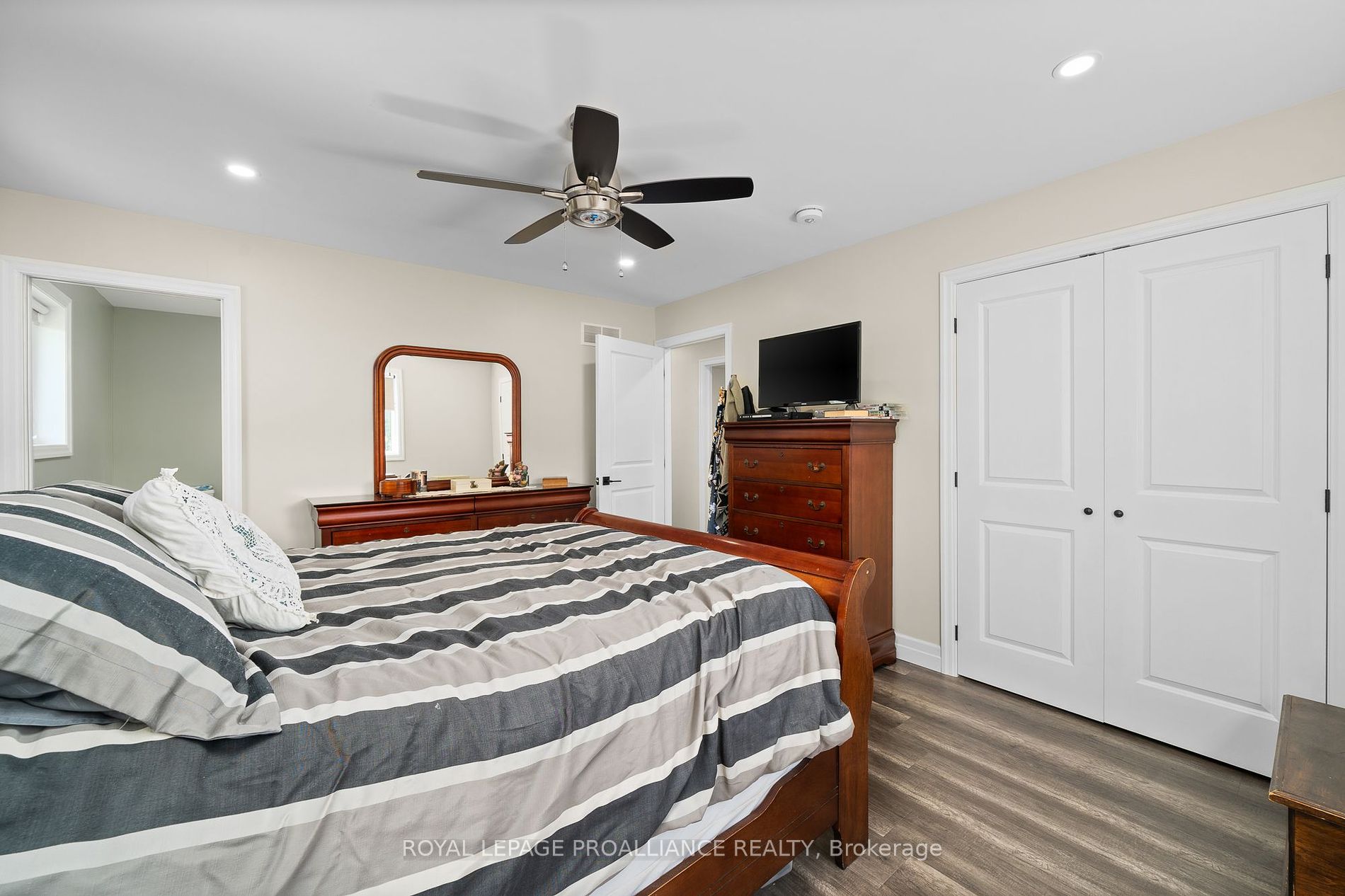 2263 Victoria Rd Property Photo 16