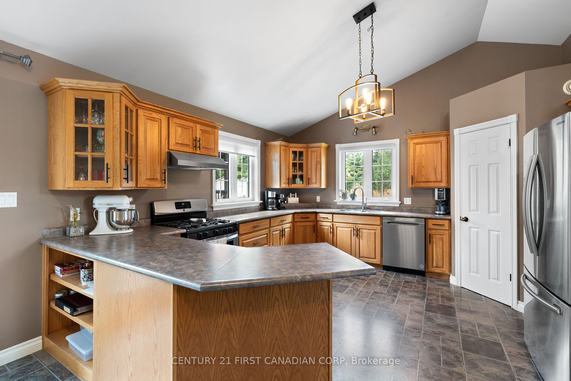 66 Lorne Ave Property Photo 7