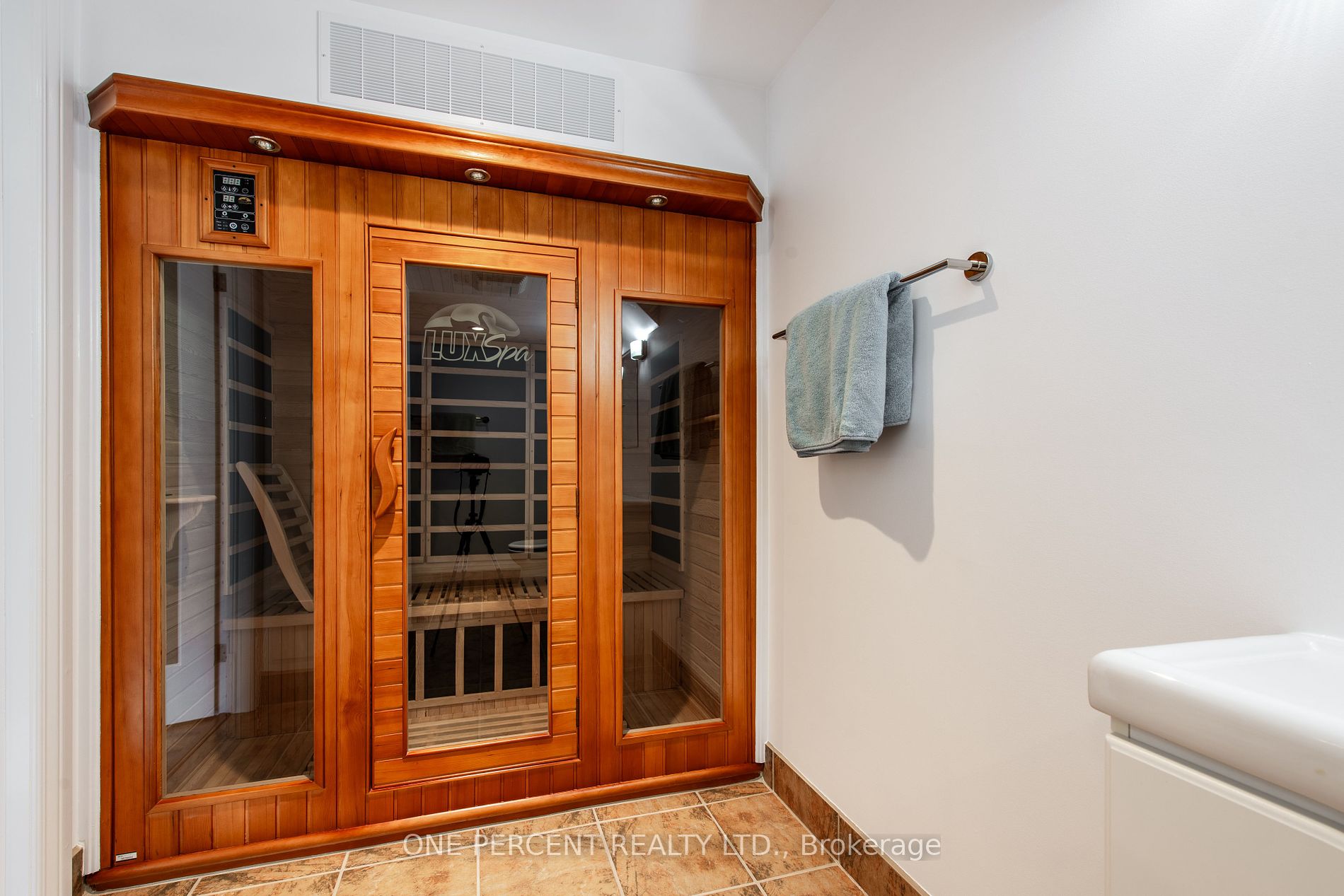 200 Kingfisher Dr Property Photo 22