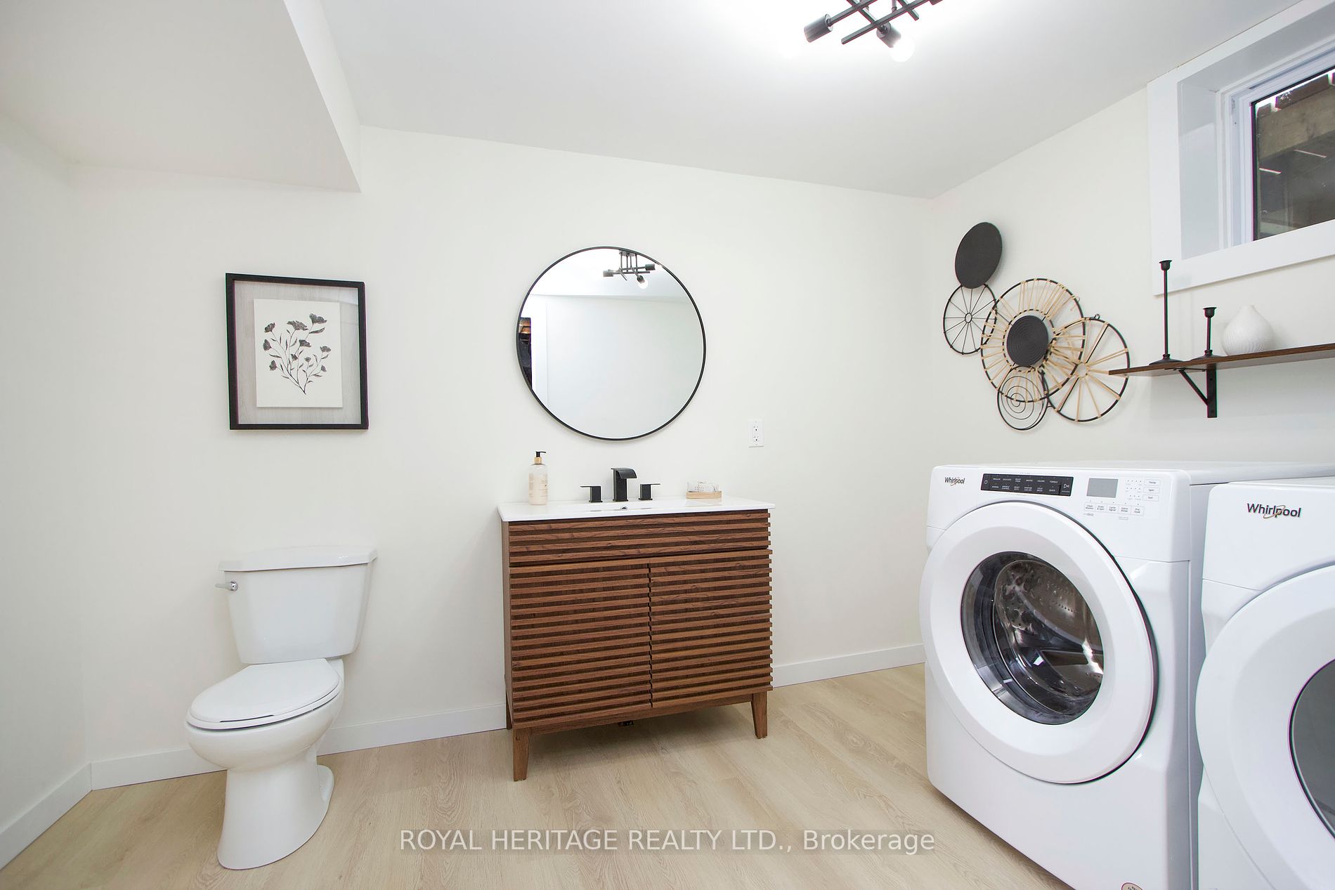 689 Cedarvale Cres Property Photo 10