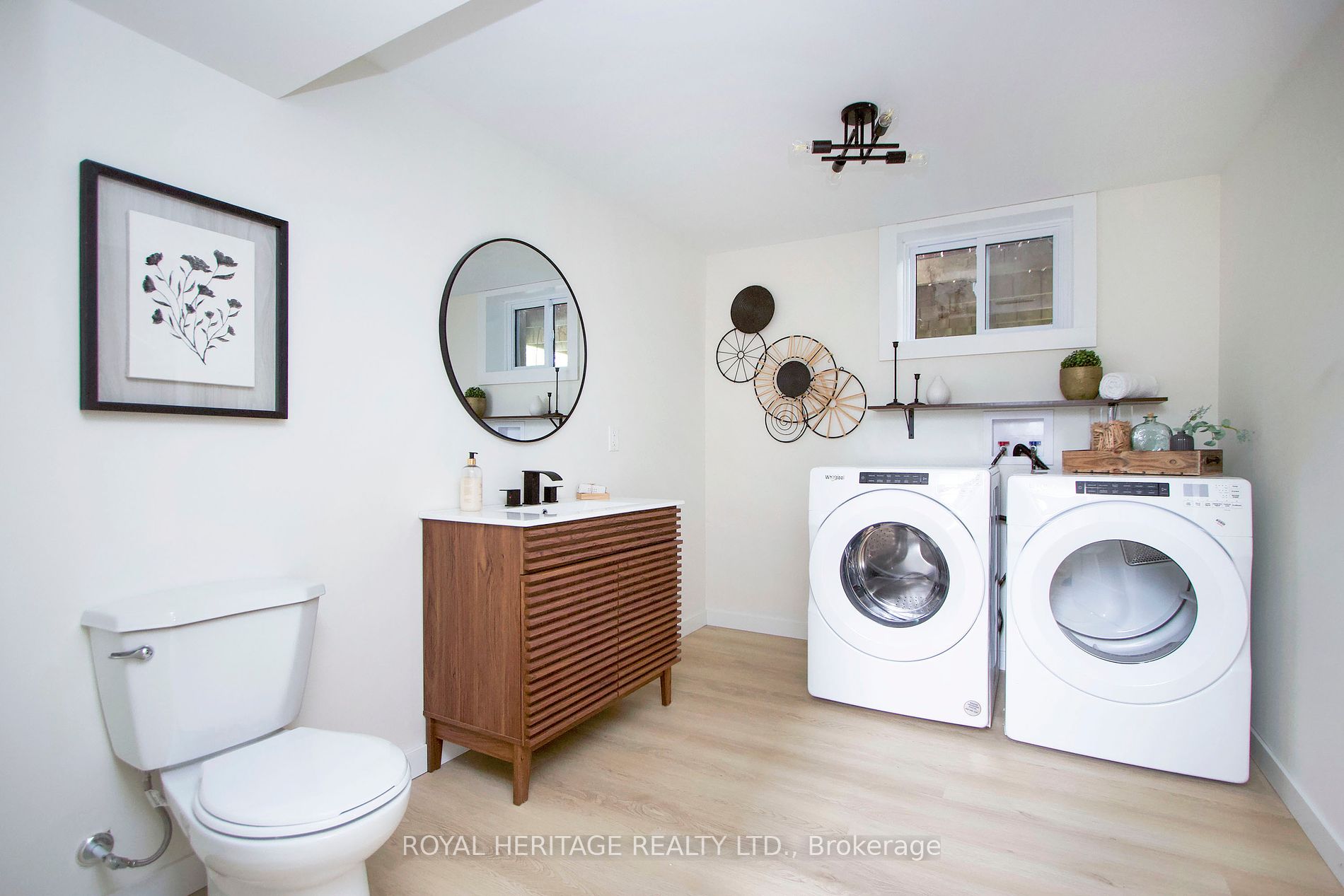 689 Cedarvale Cres Property Photo 11