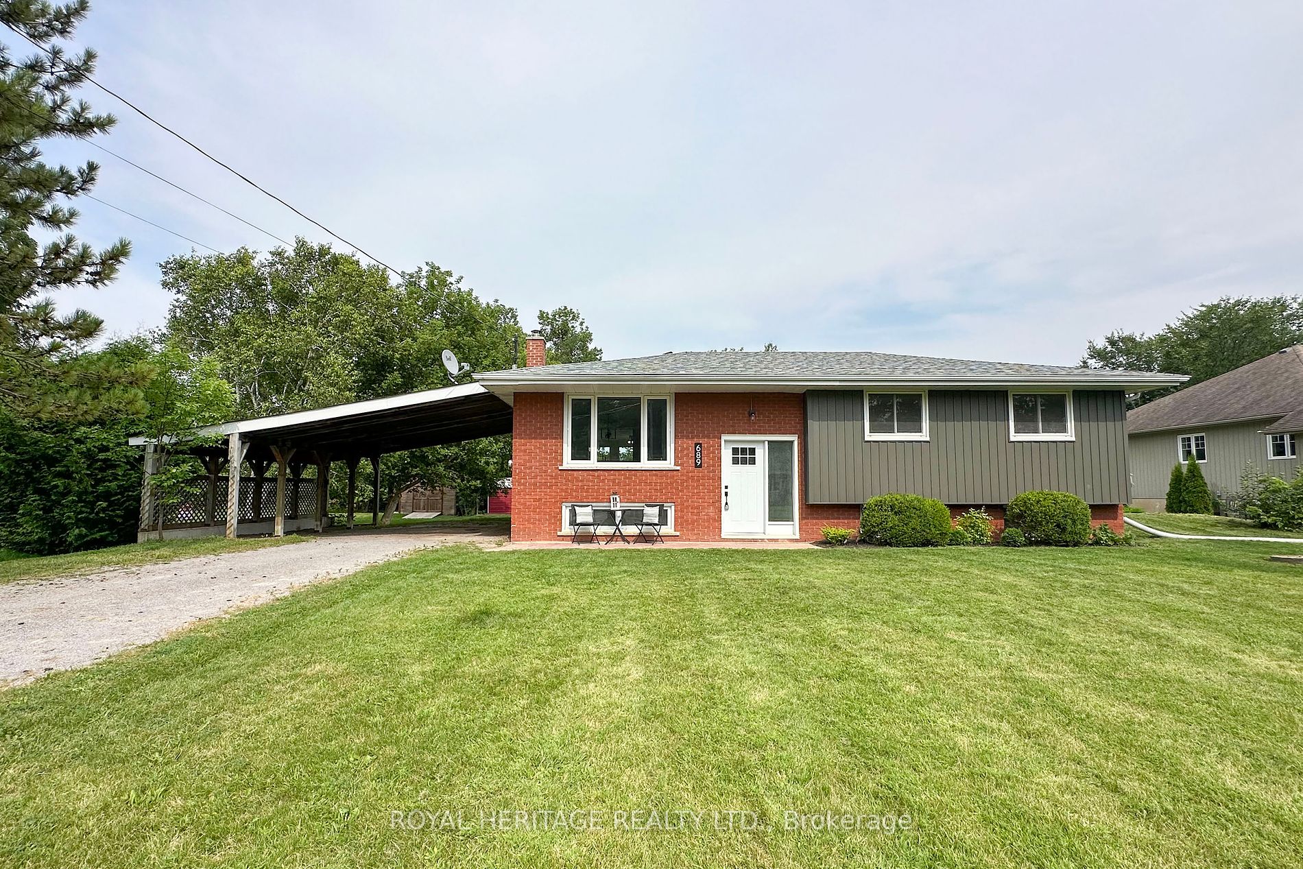 689 Cedarvale Cres Property Photo 12