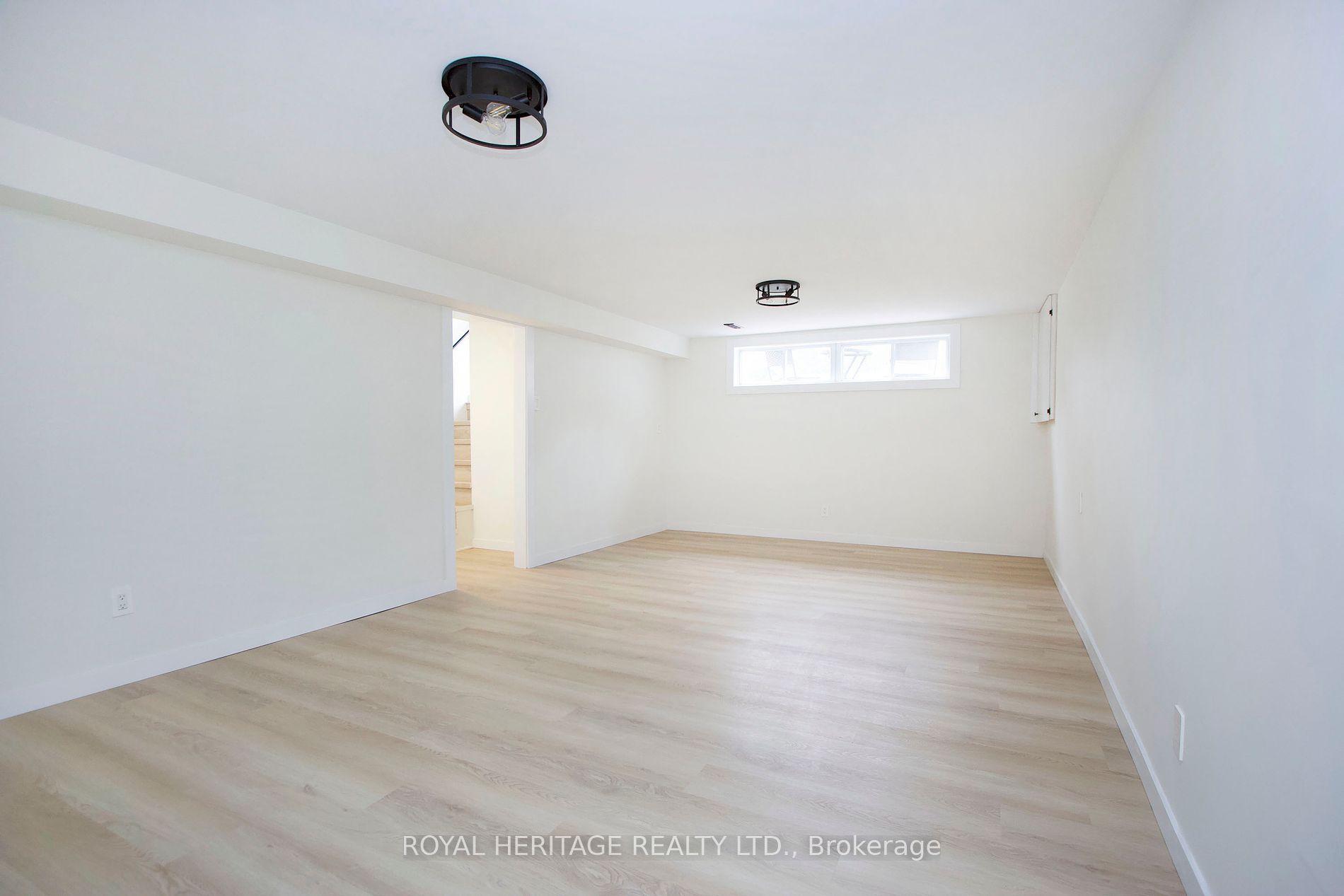 689 Cedarvale Cres Property Photo 13