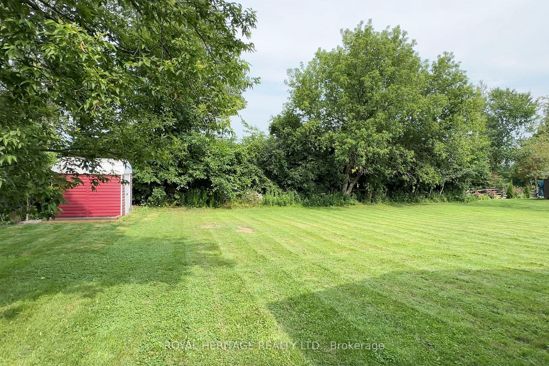 689 Cedarvale Cres Property Photo 15