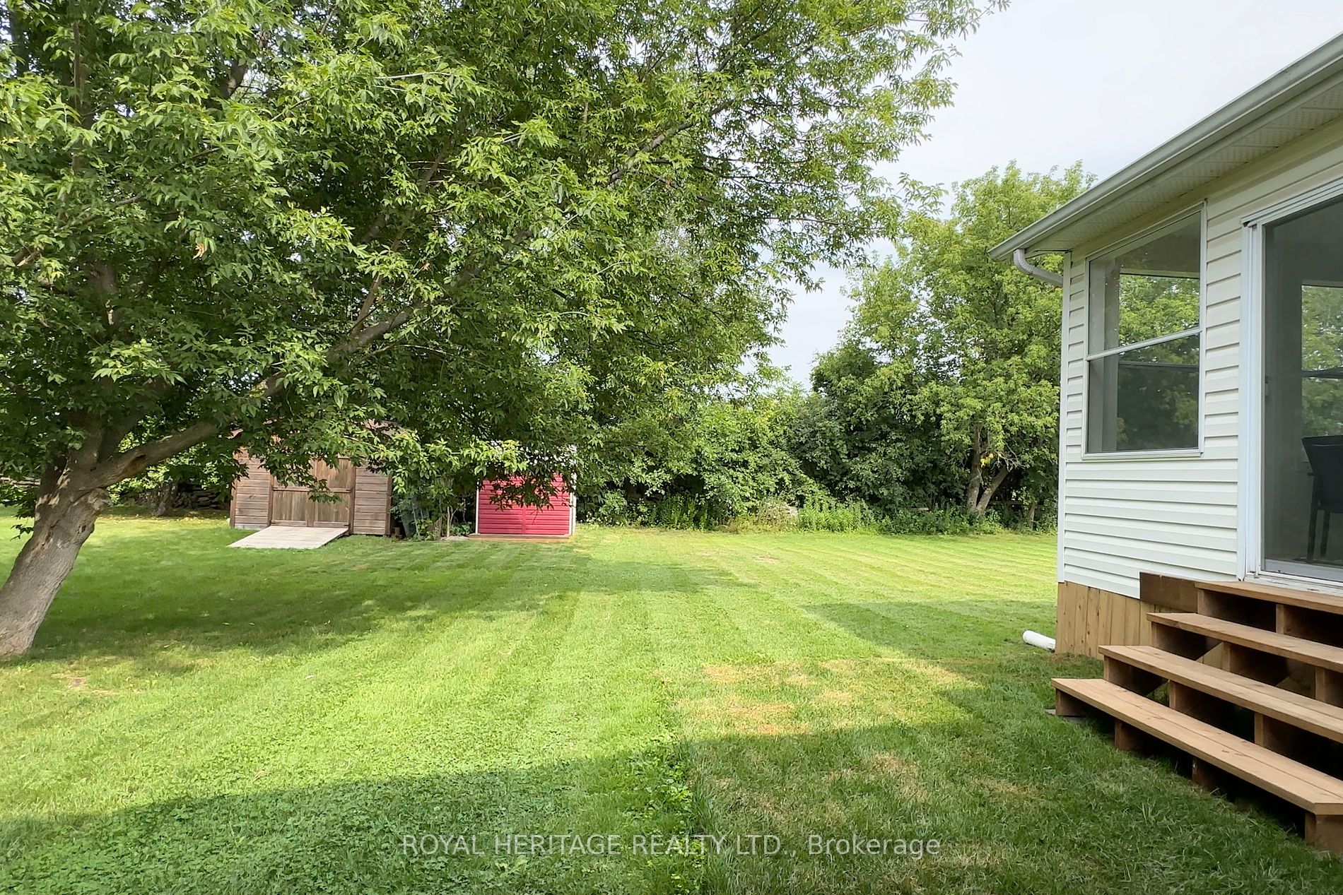 689 Cedarvale Cres Property Photo 16
