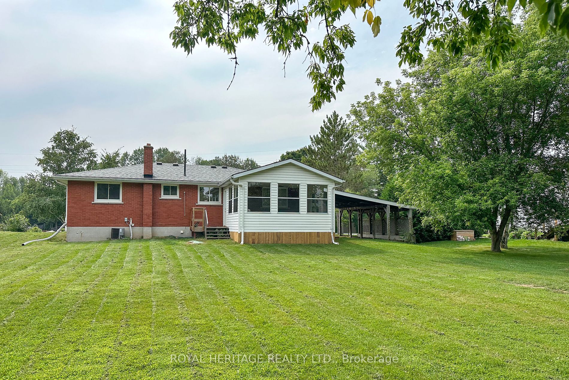 689 Cedarvale Cres Property Photo 18