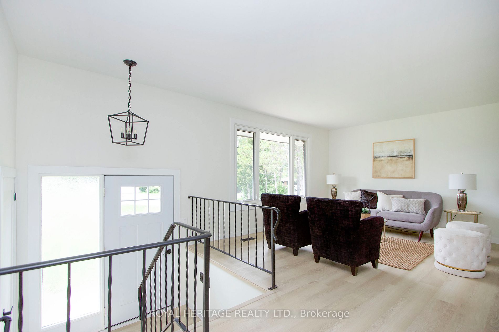 689 Cedarvale Cres Property Photo 20