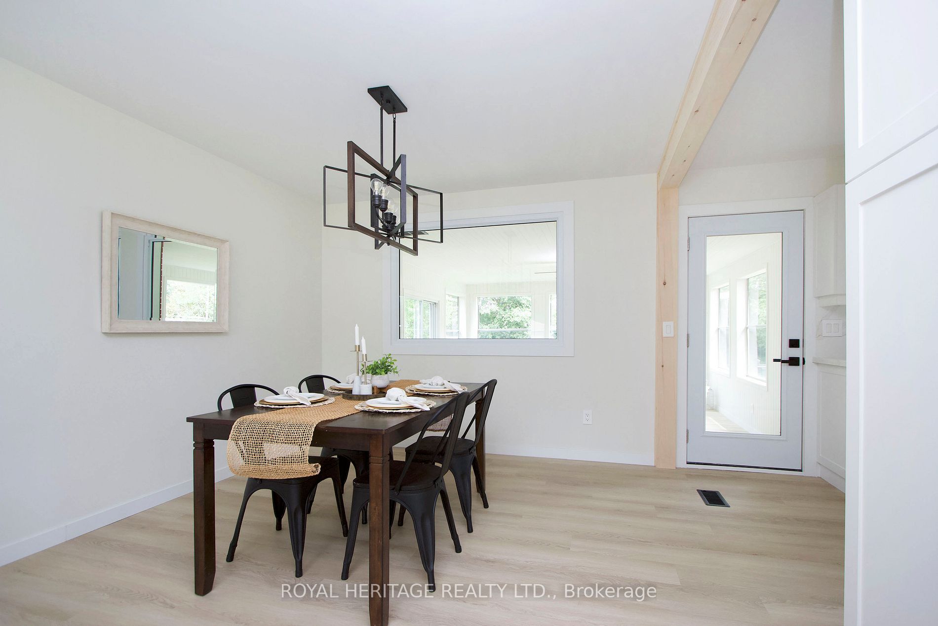 689 Cedarvale Cres Property Photo 23