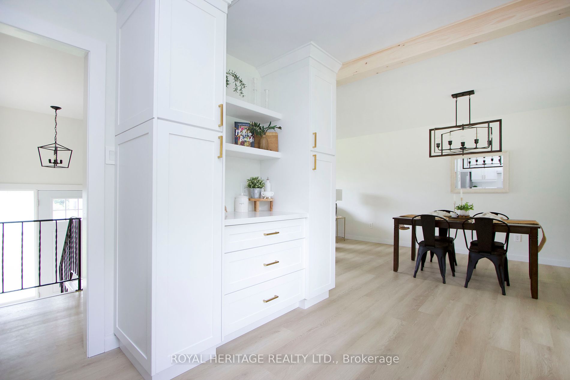 689 Cedarvale Cres Property Photo 25