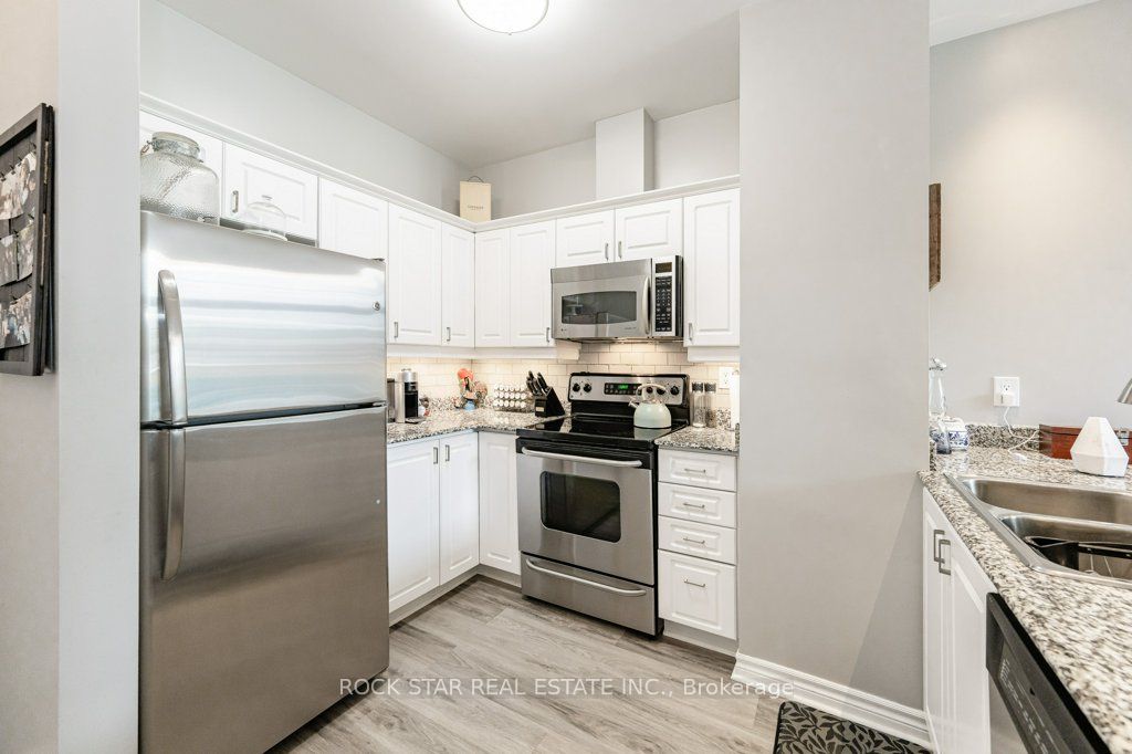 135 James St S 7 Property Photo 21