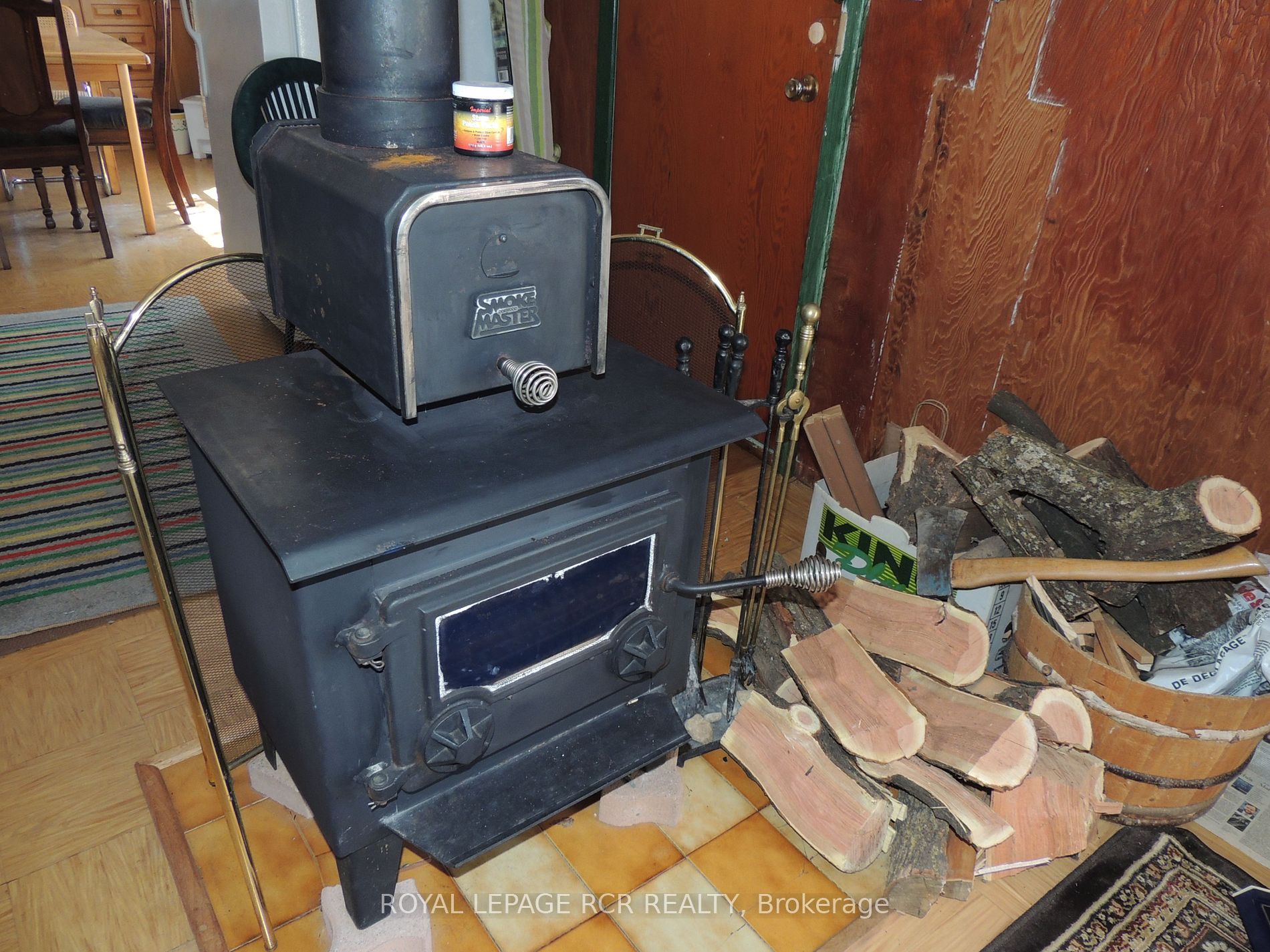 240 Point Rd Property Photo 6