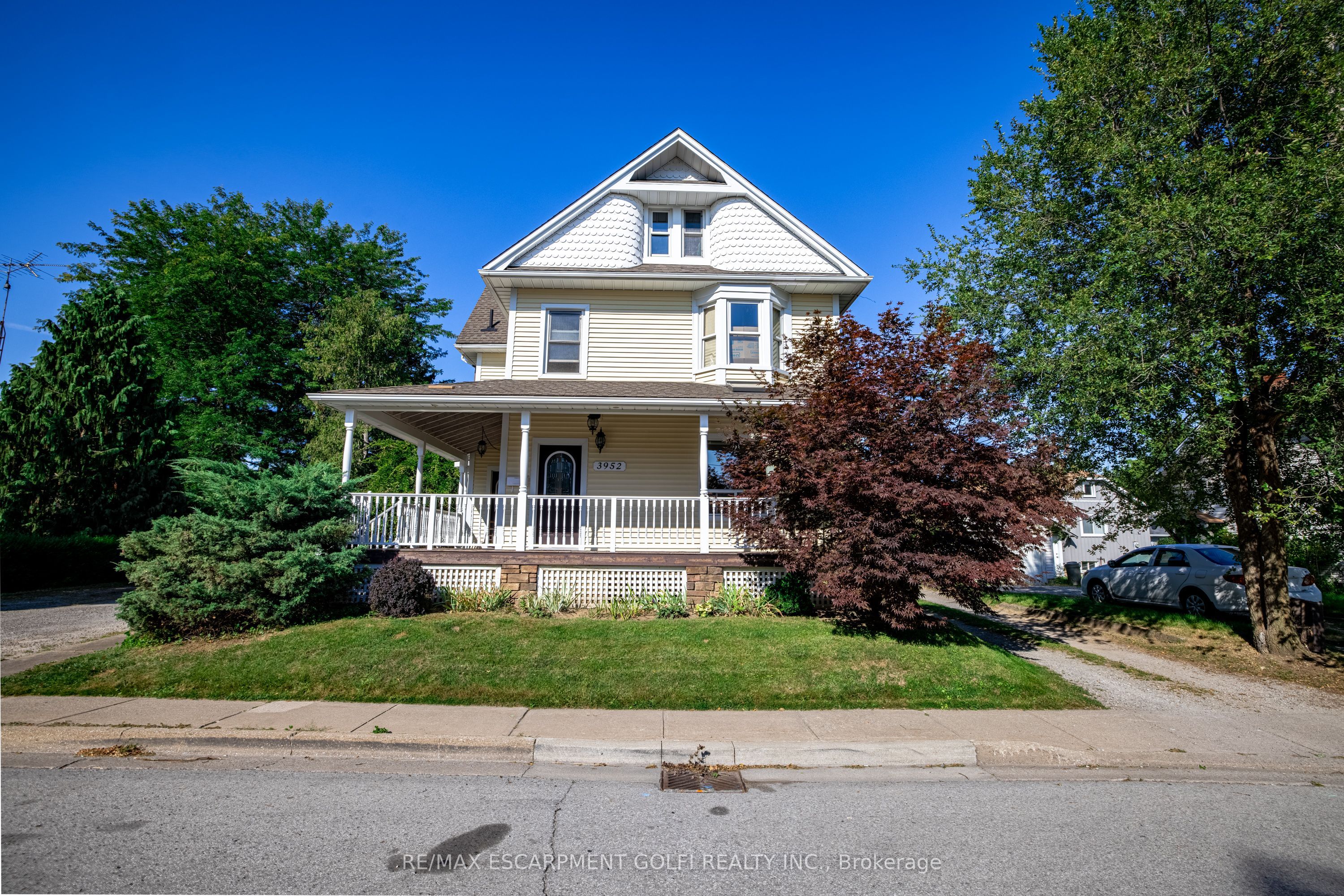 3952 Victoria Avenue Property Photo 2