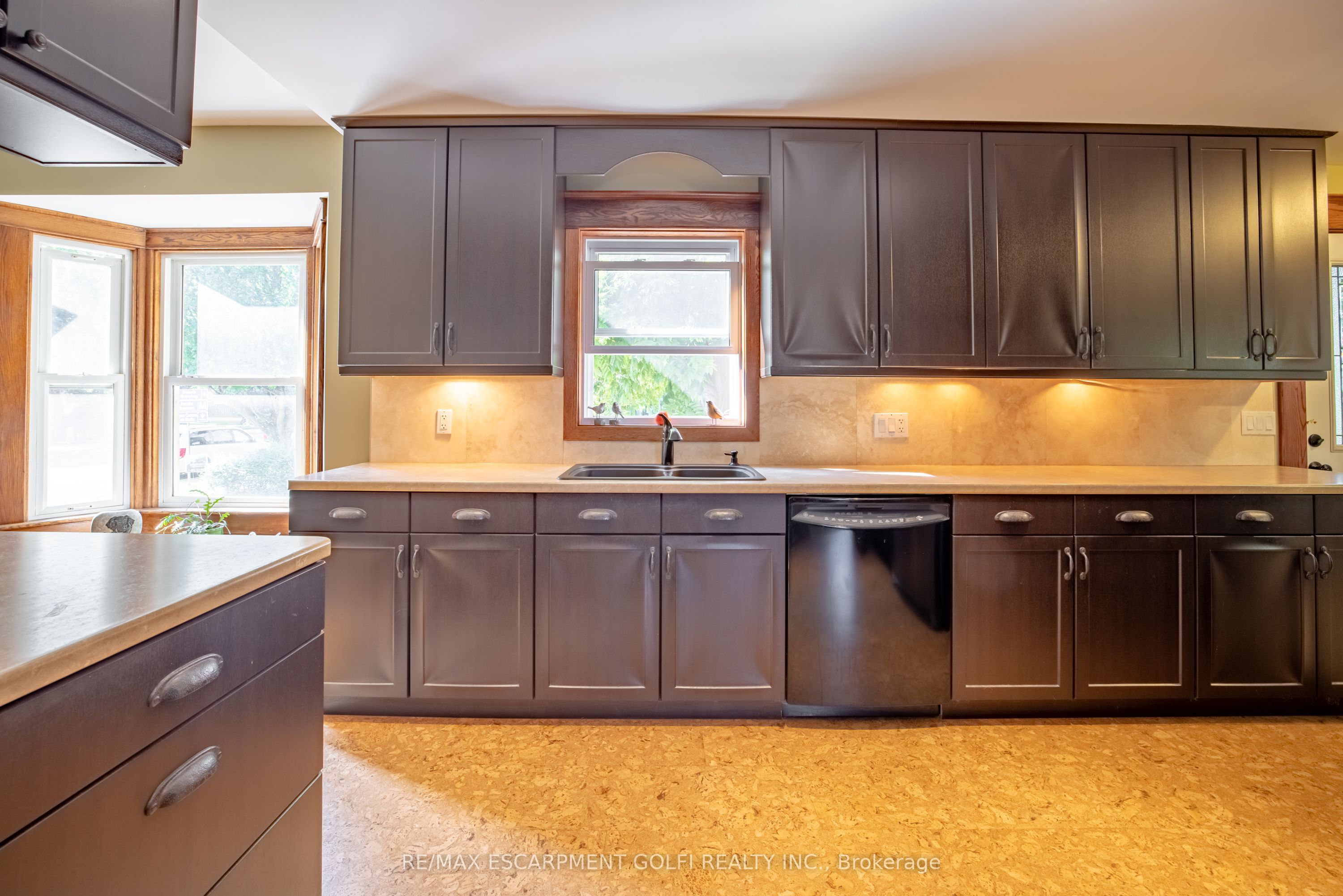 3952 Victoria Avenue Property Photo 10