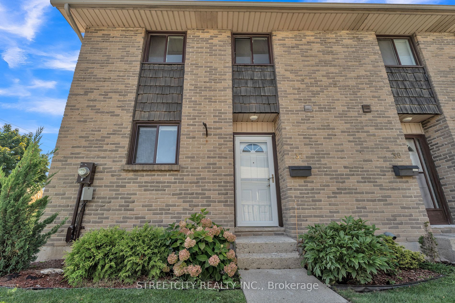 474 Southdale Rd E 25 Property Photo