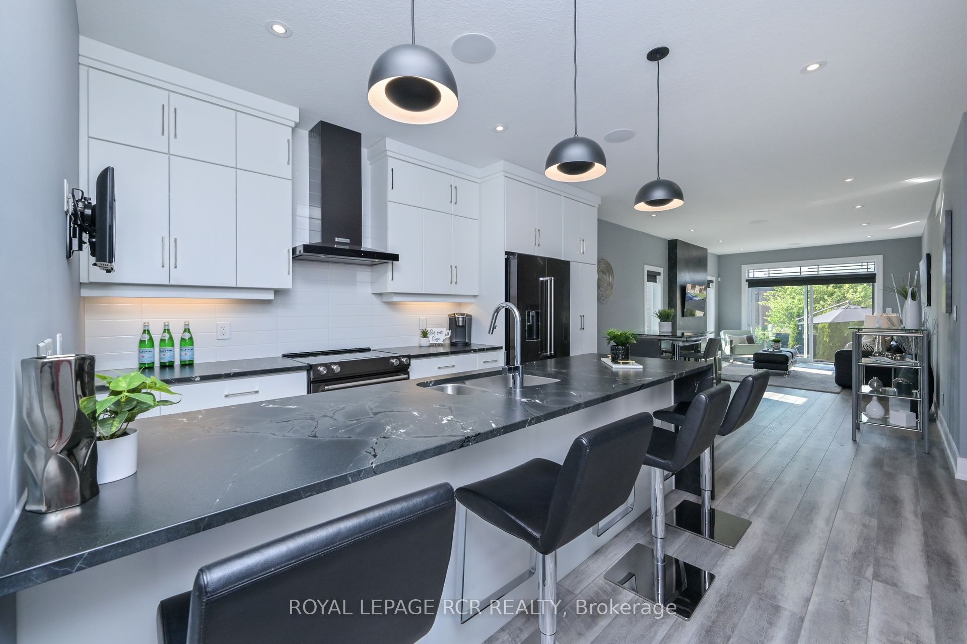 19 Dover Lane Property Photo 4