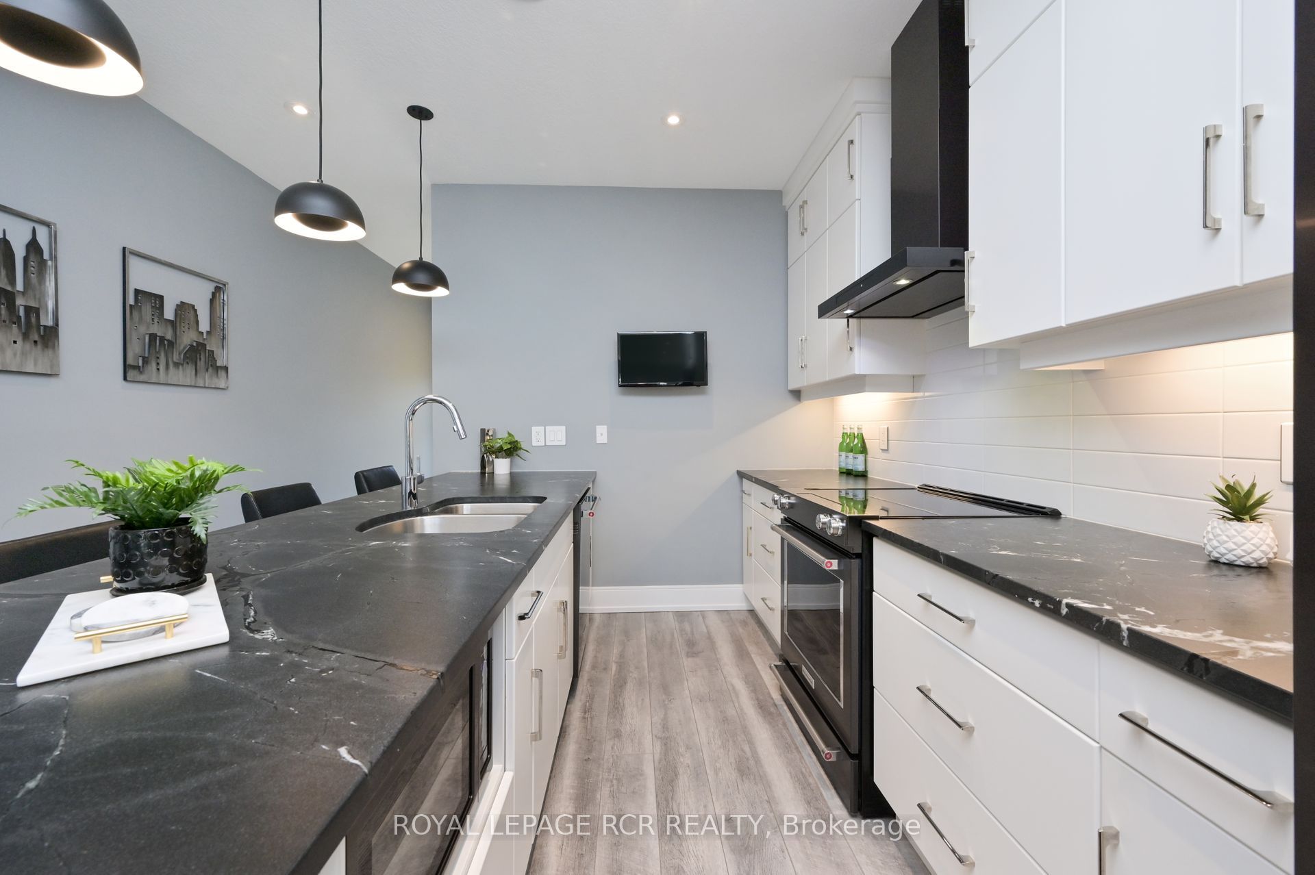 19 Dover Lane Property Photo 6