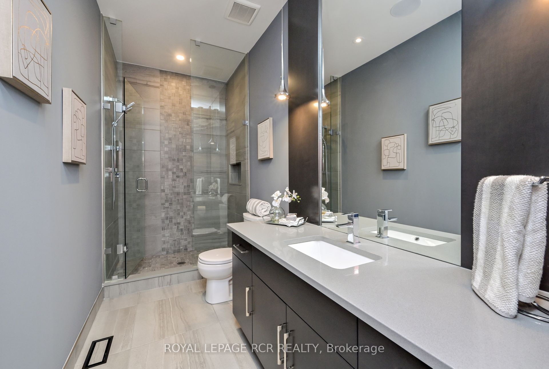 19 Dover Lane Property Photo 12