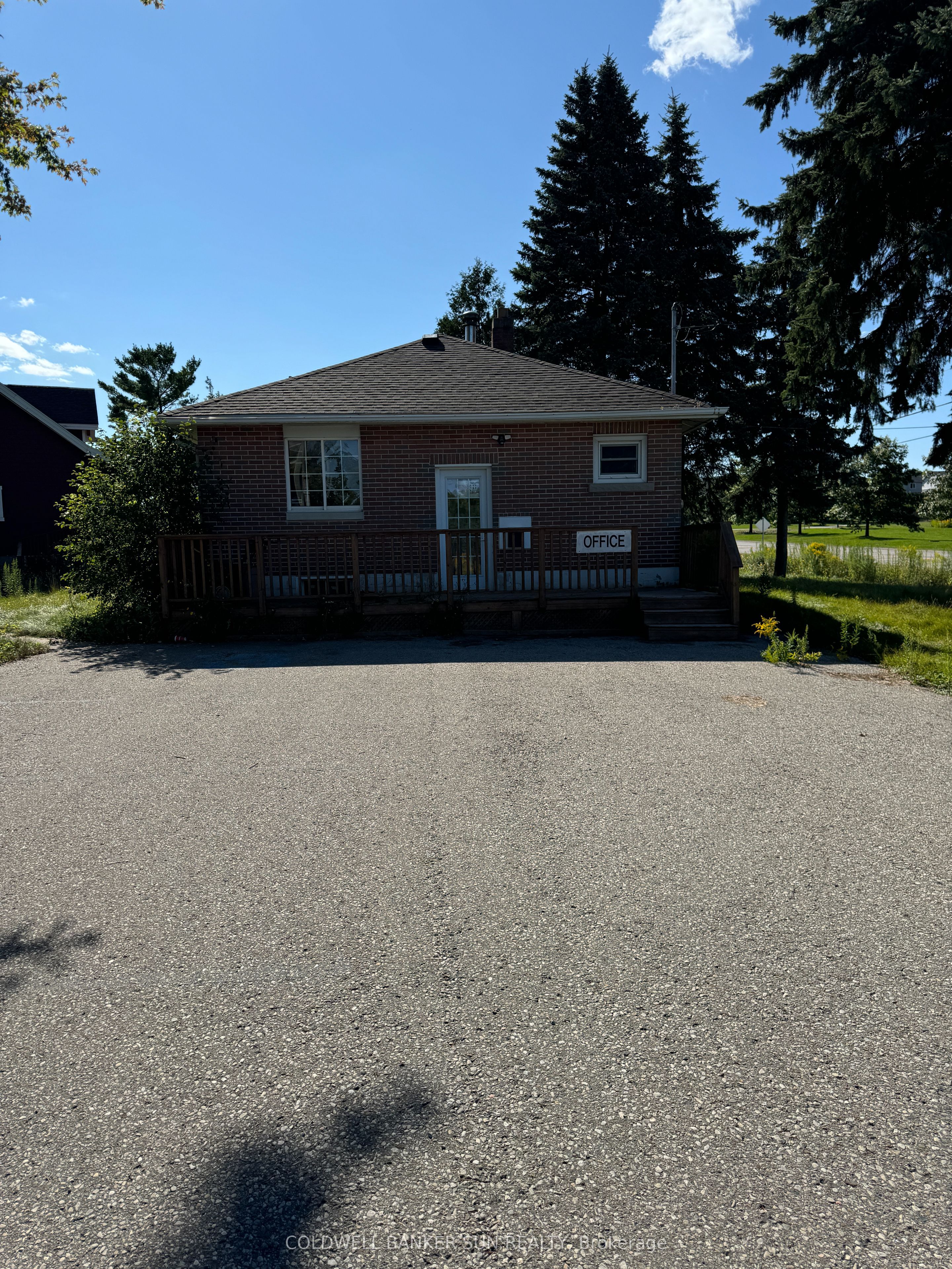 560 Athlone Ave Property Photo 4