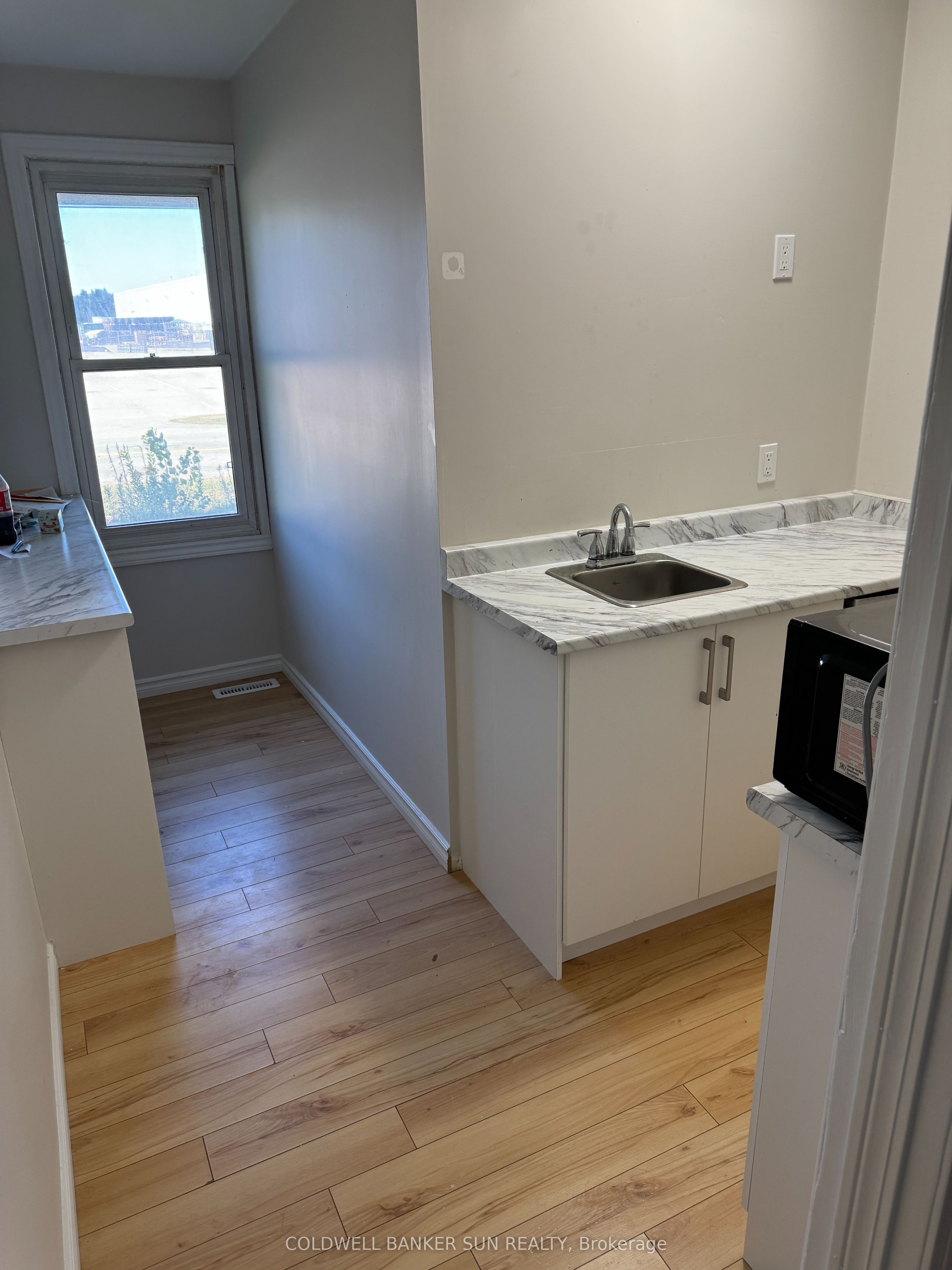 560 Athlone Ave Property Photo 11