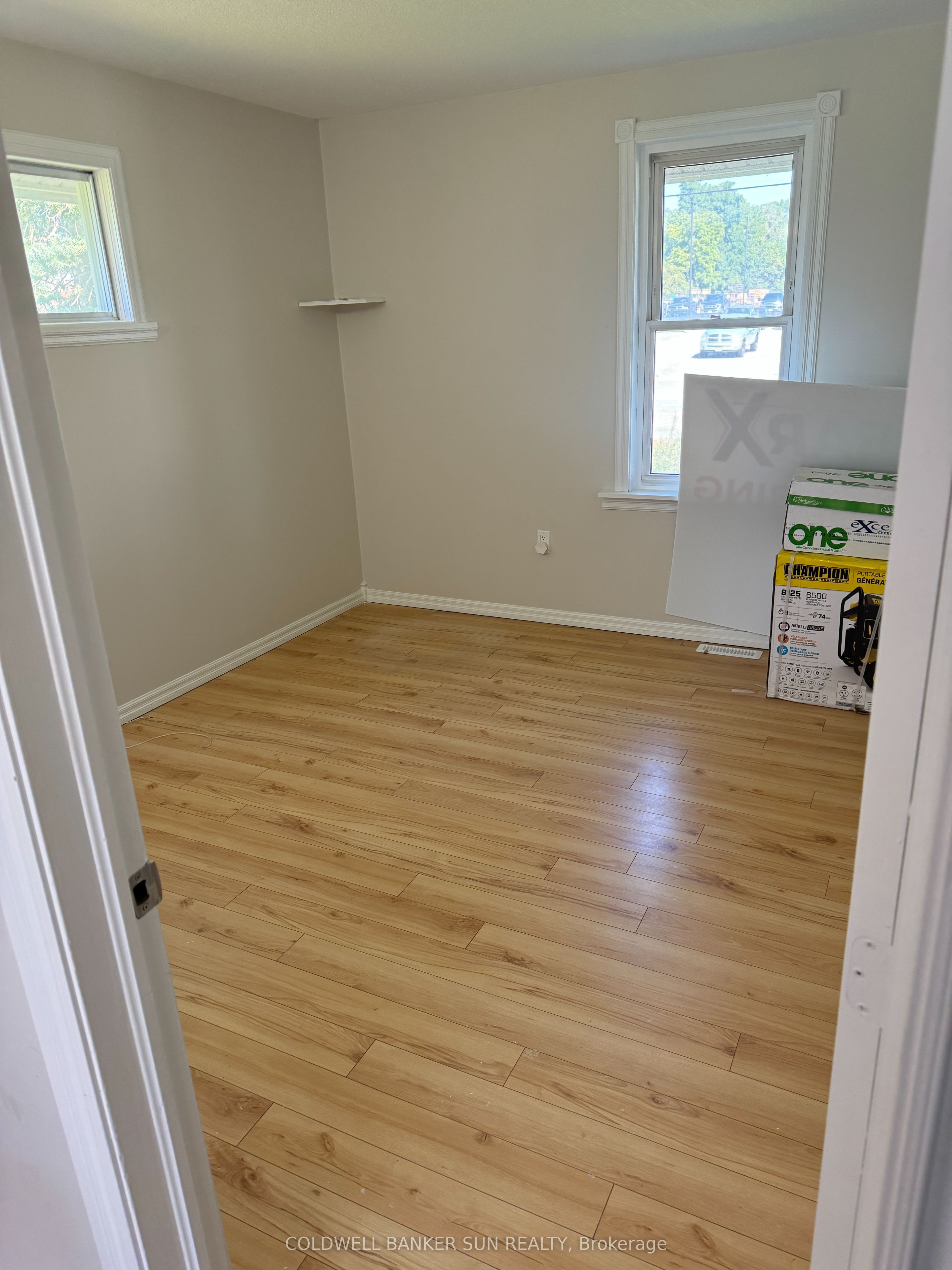 560 Athlone Ave Property Photo 14