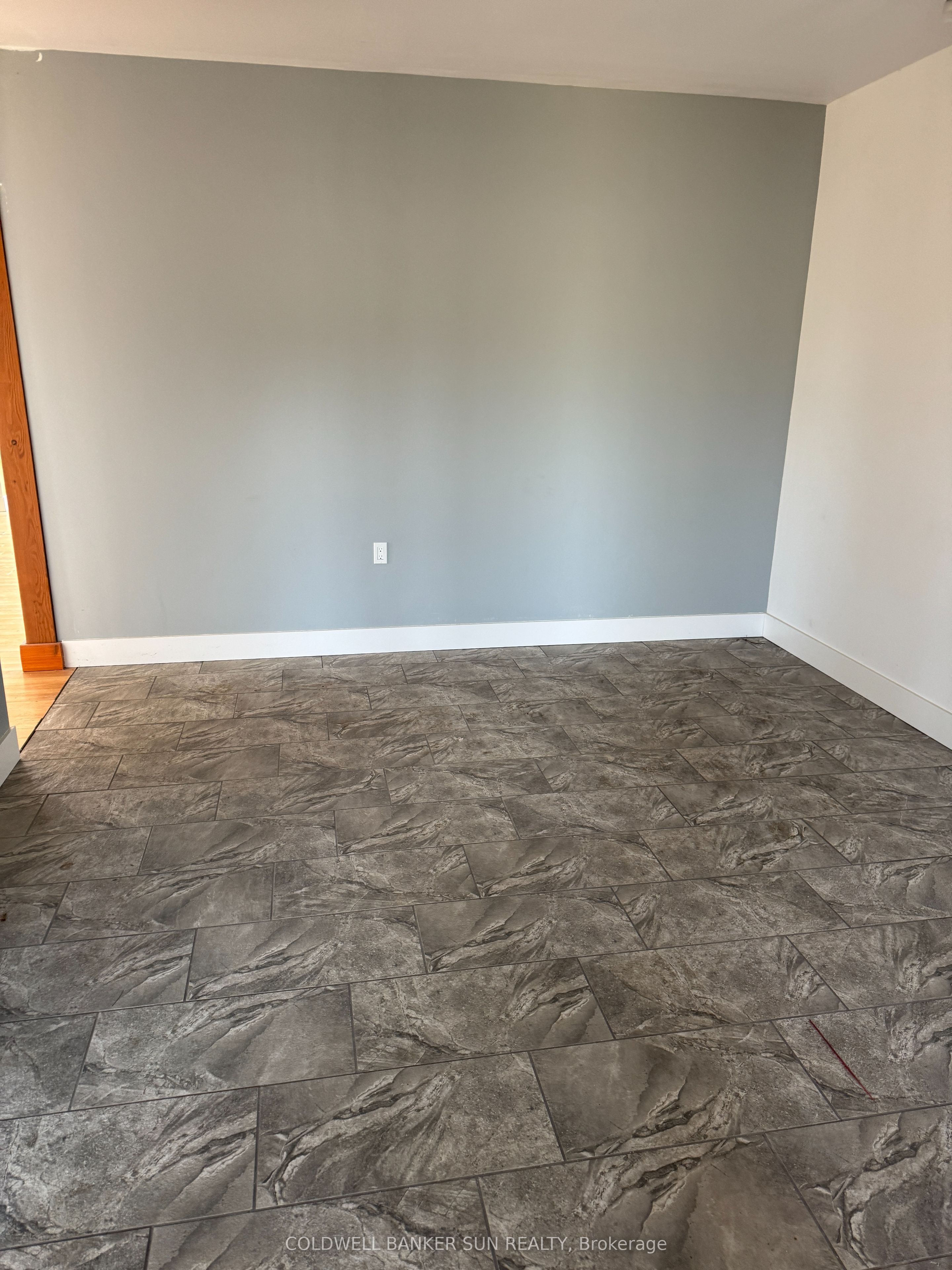 560 Athlone Ave Property Photo 17