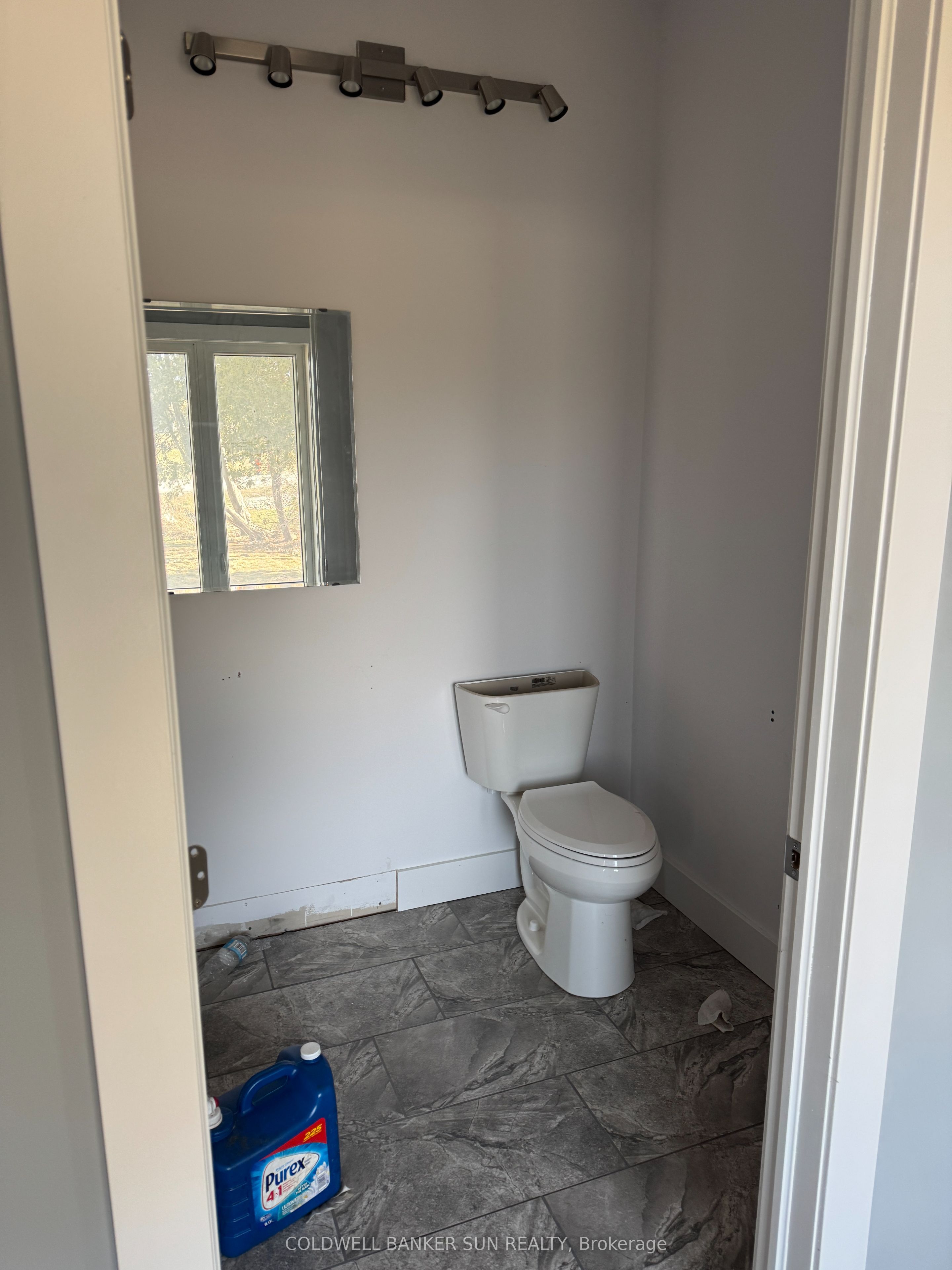 560 Athlone Ave Property Photo 19
