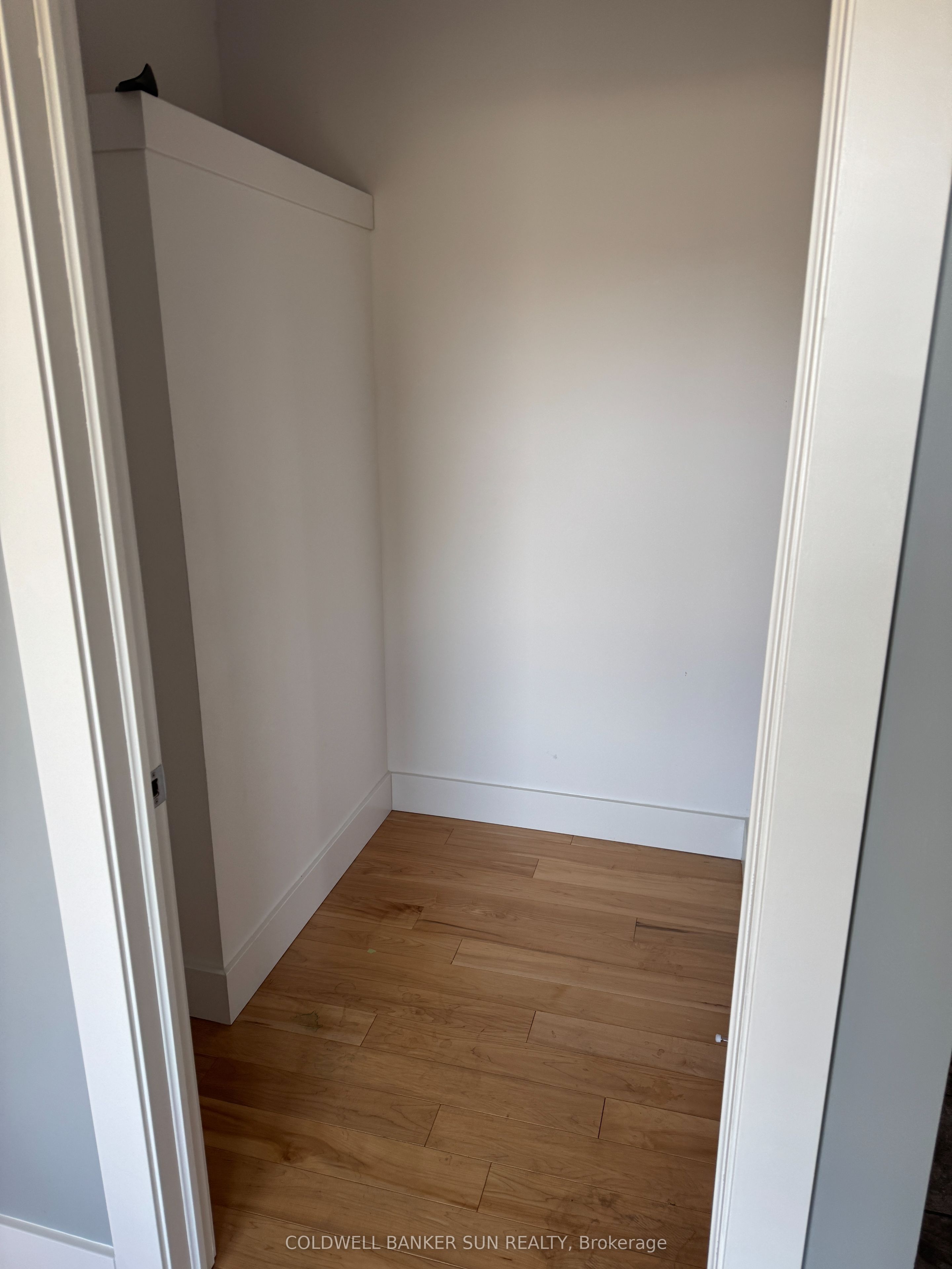 560 Athlone Ave Property Photo 20