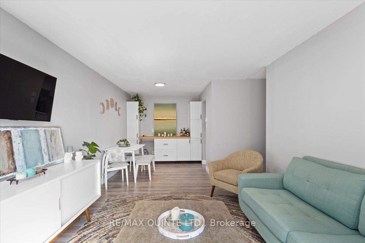 25 College St 404 Property Photo 3