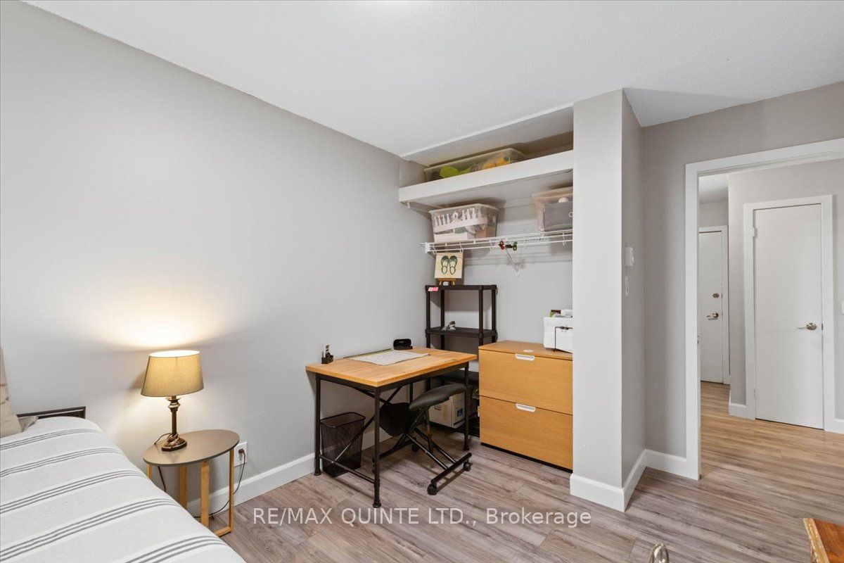 25 College St 404 Property Photo 6