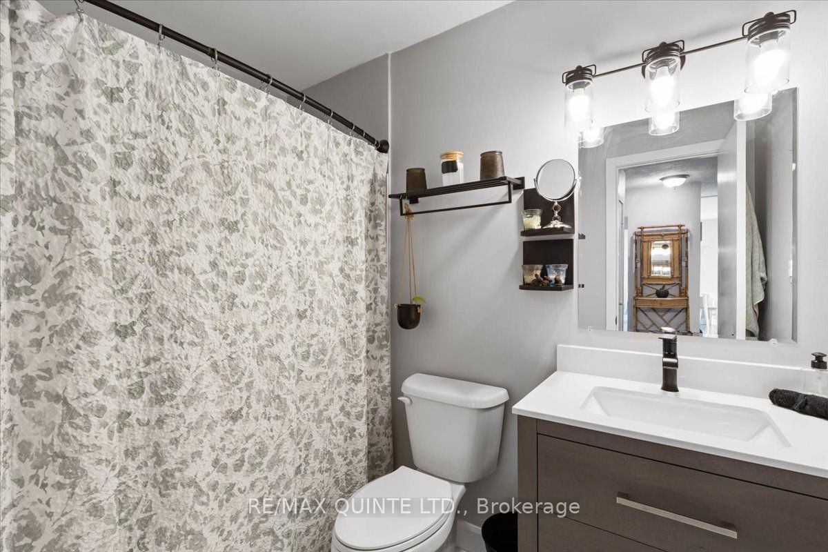 25 College St 404 Property Photo 10