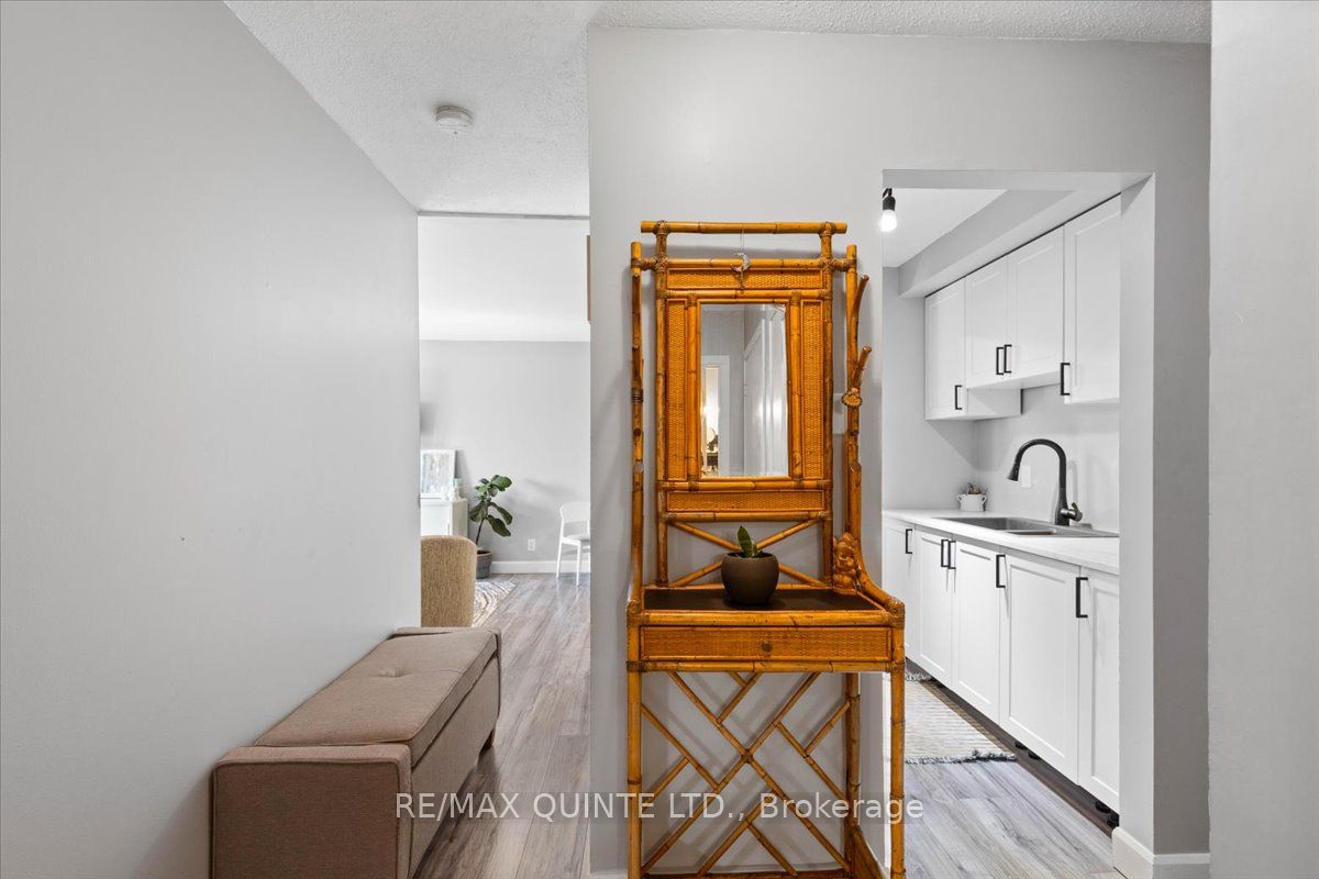 25 College St 404 Property Photo 11