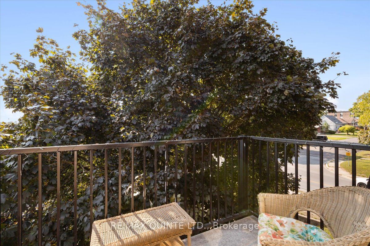 25 College St 404 Property Photo 15
