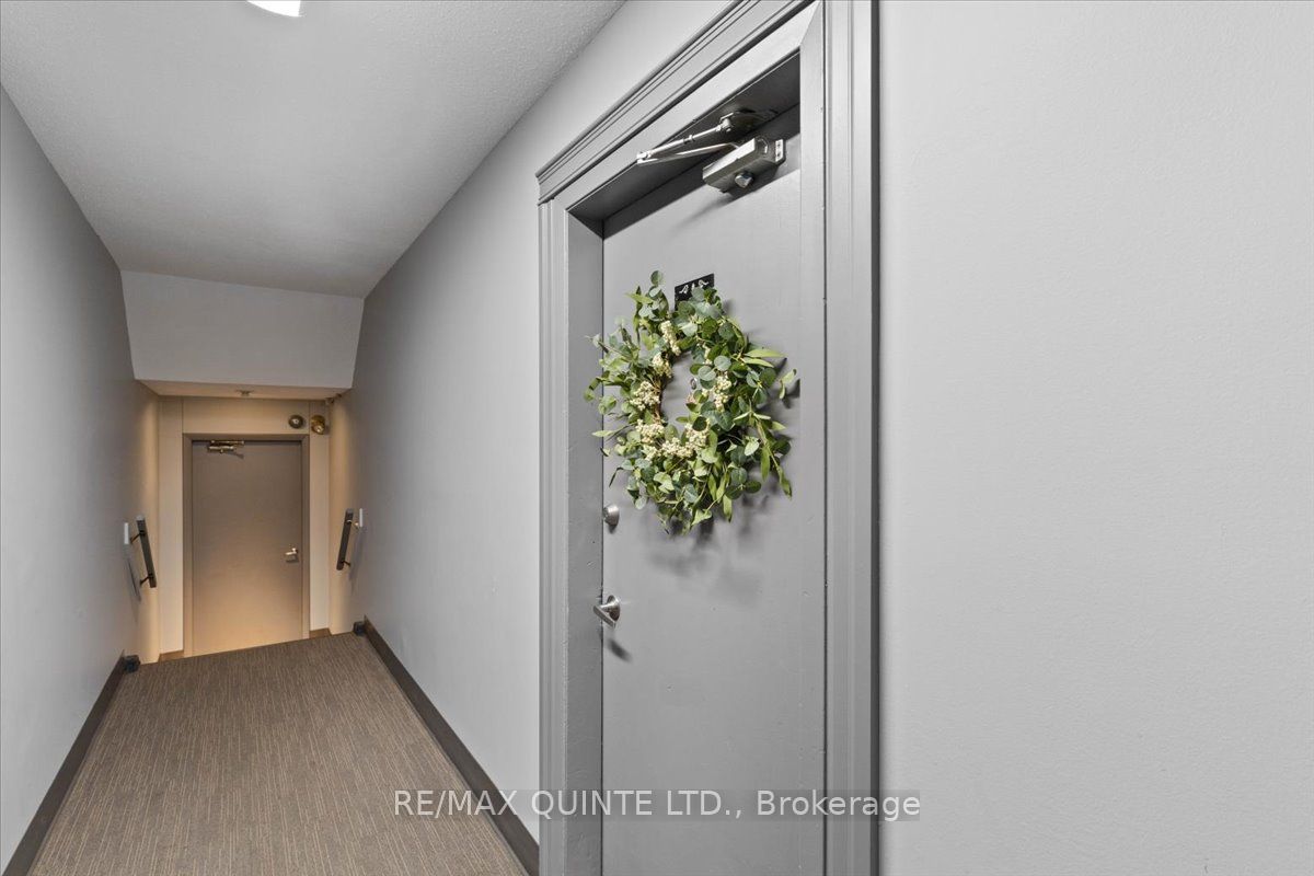 25 College St 404 Property Photo 16