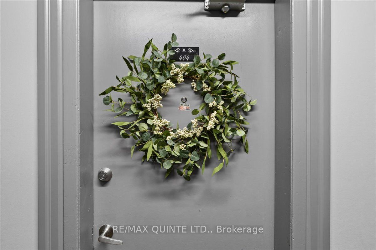 25 College St 404 Property Photo 17